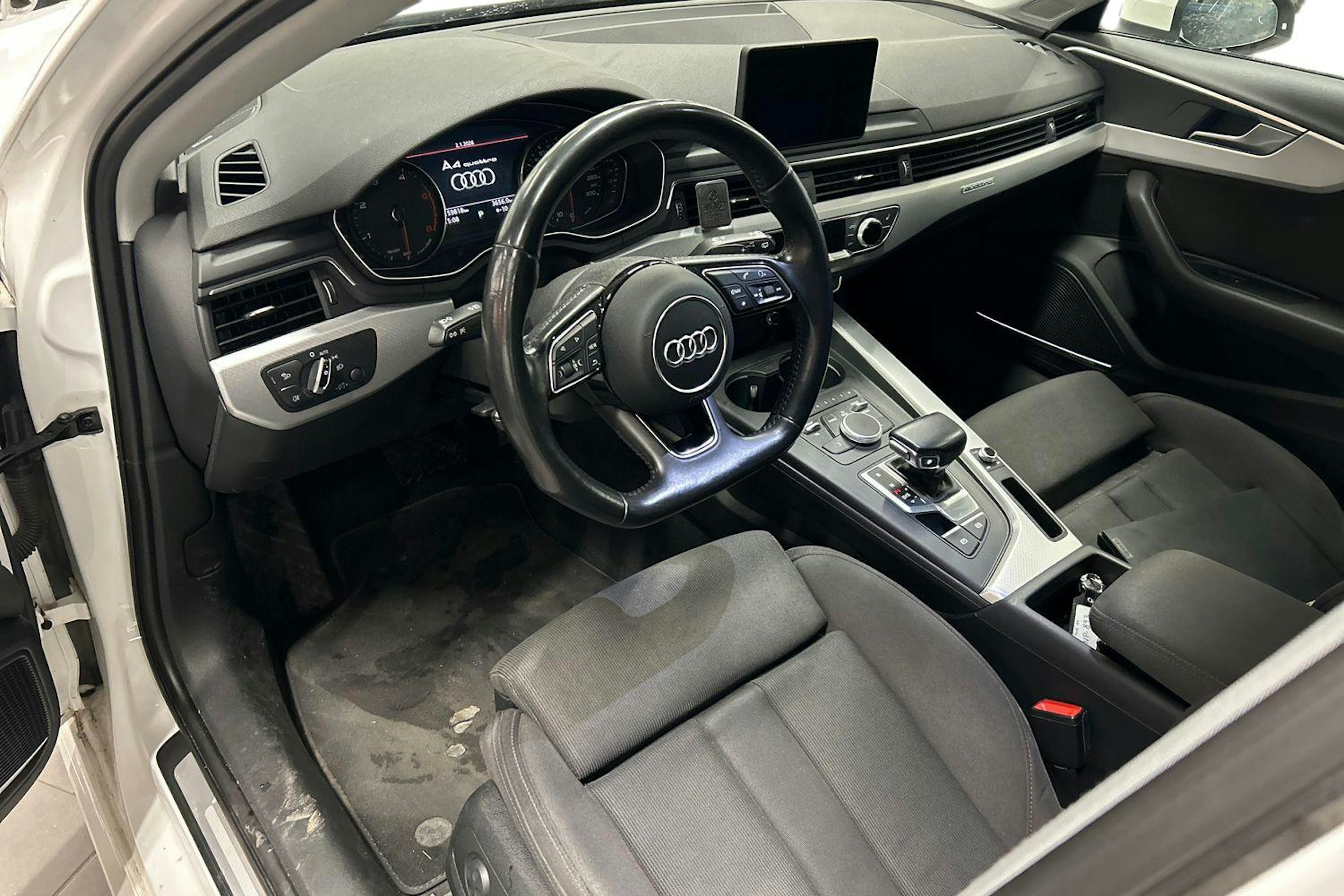valkoinen Audi A4 2017 kuva 3.