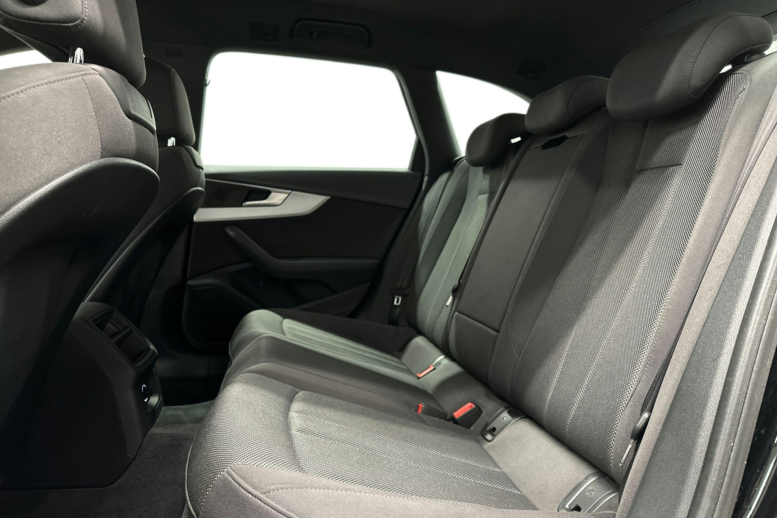 musta Audi A4 2017 kuva 10.