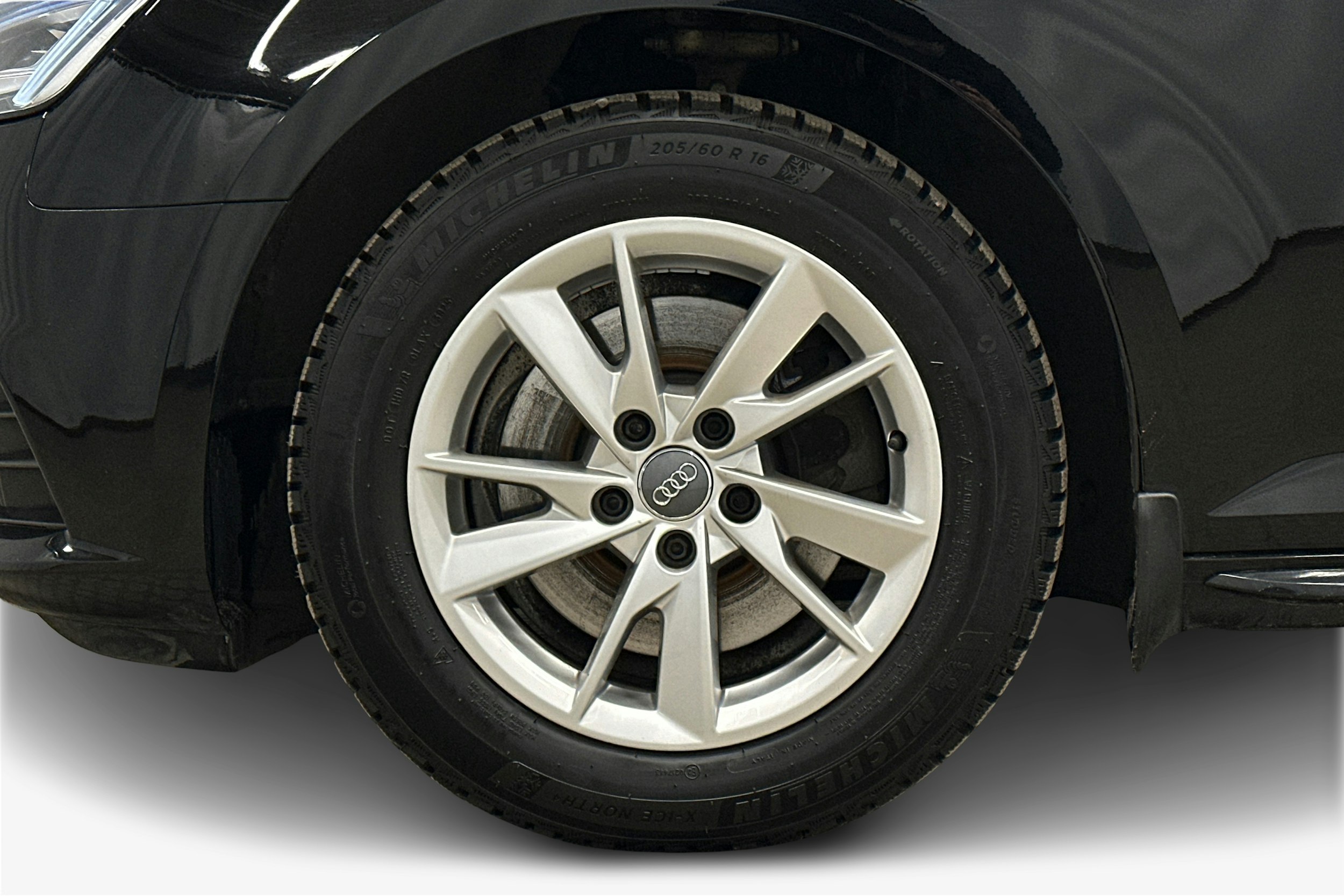 musta Audi A4 2017 kuva 11.