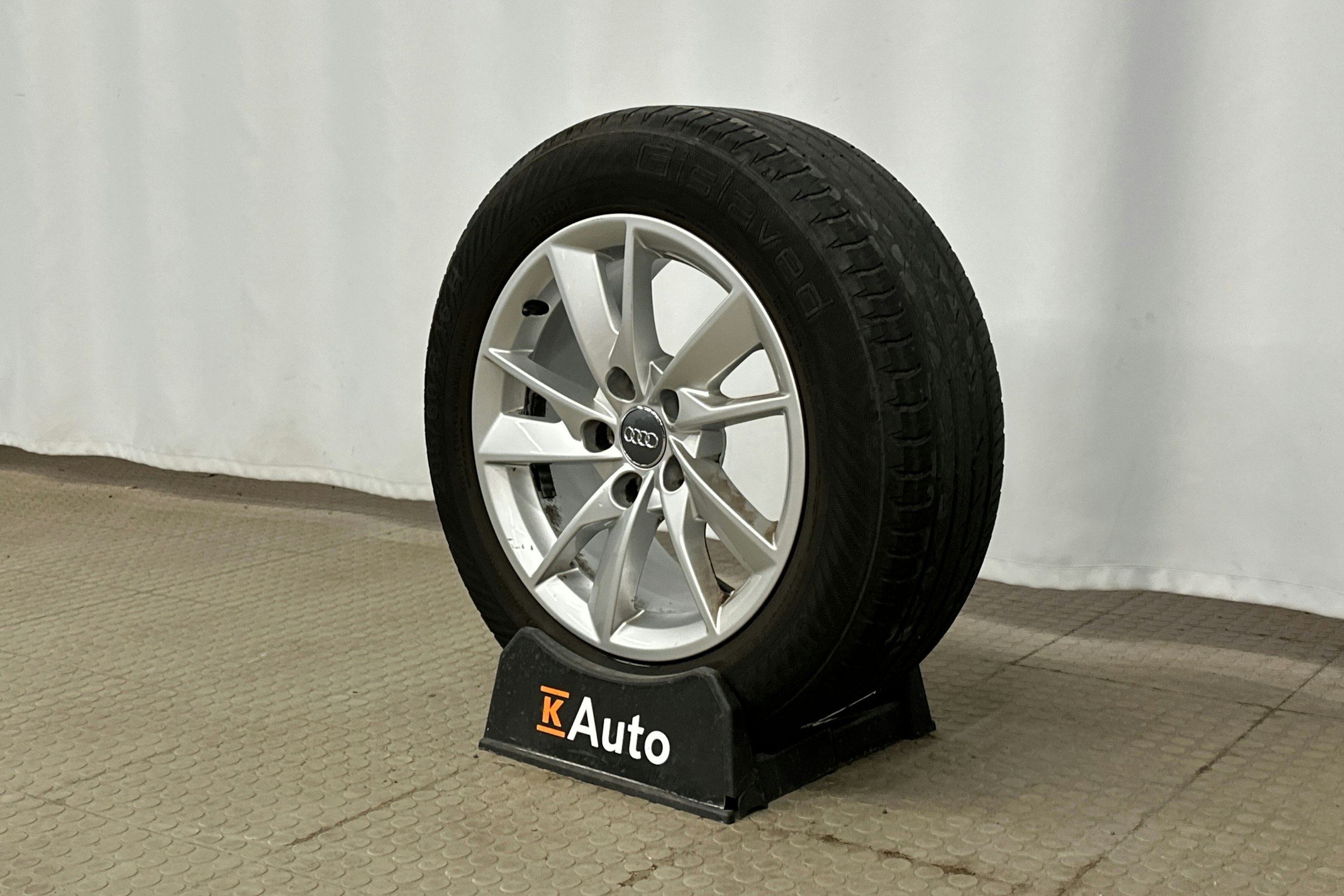 musta Audi A4 2017 kuva 13.