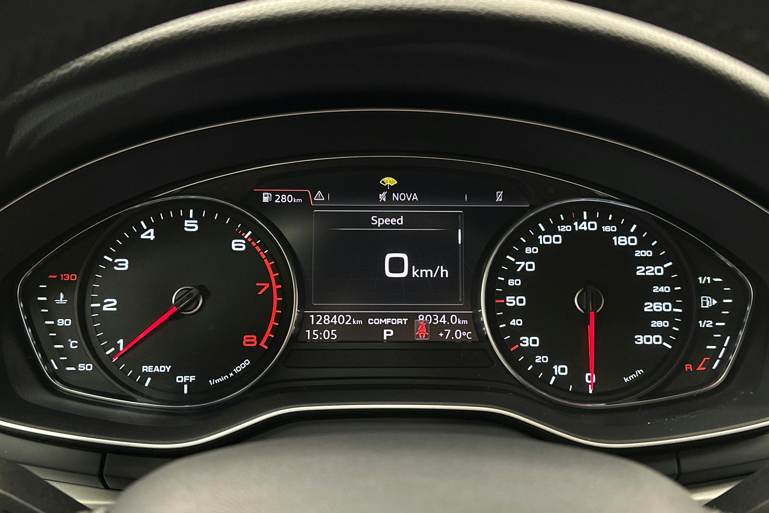 musta Audi A4 2017 kuva 21.