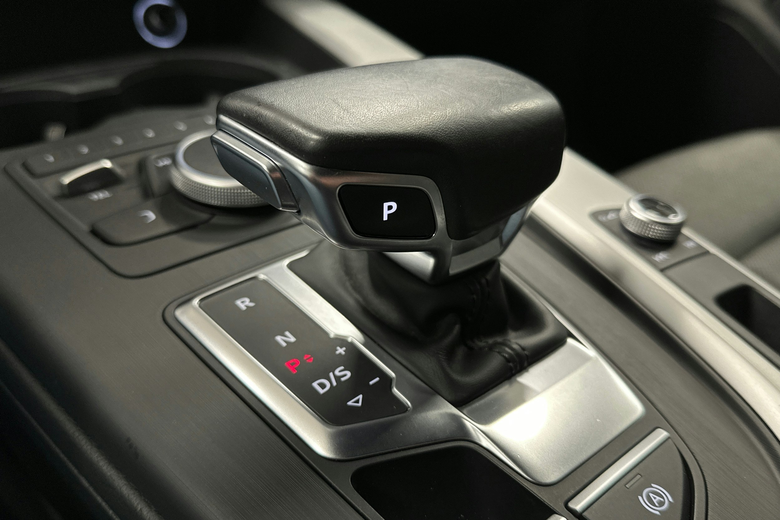 musta Audi A4 2017 kuva 25.