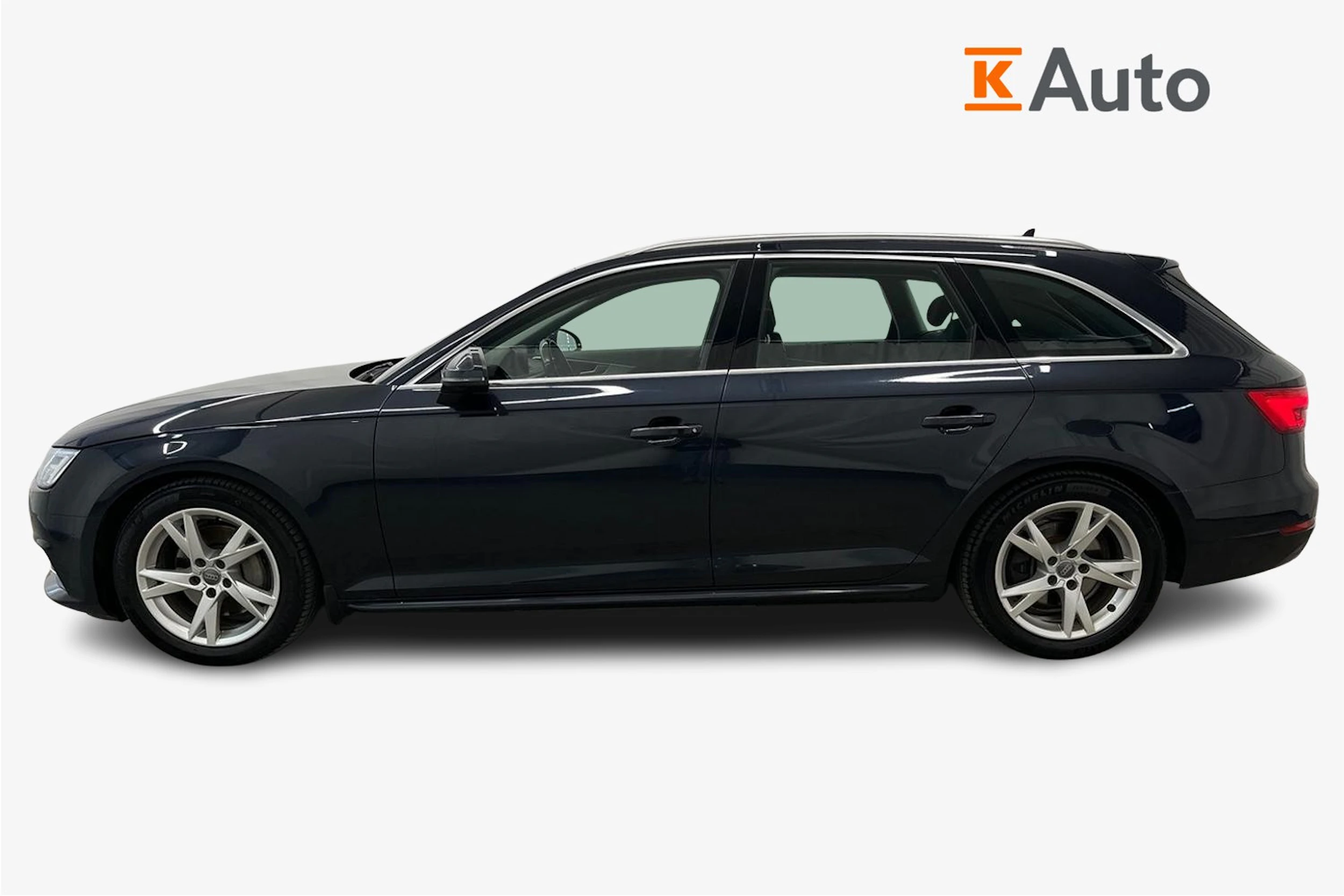 sininen Audi A4 2017 kuva 5.