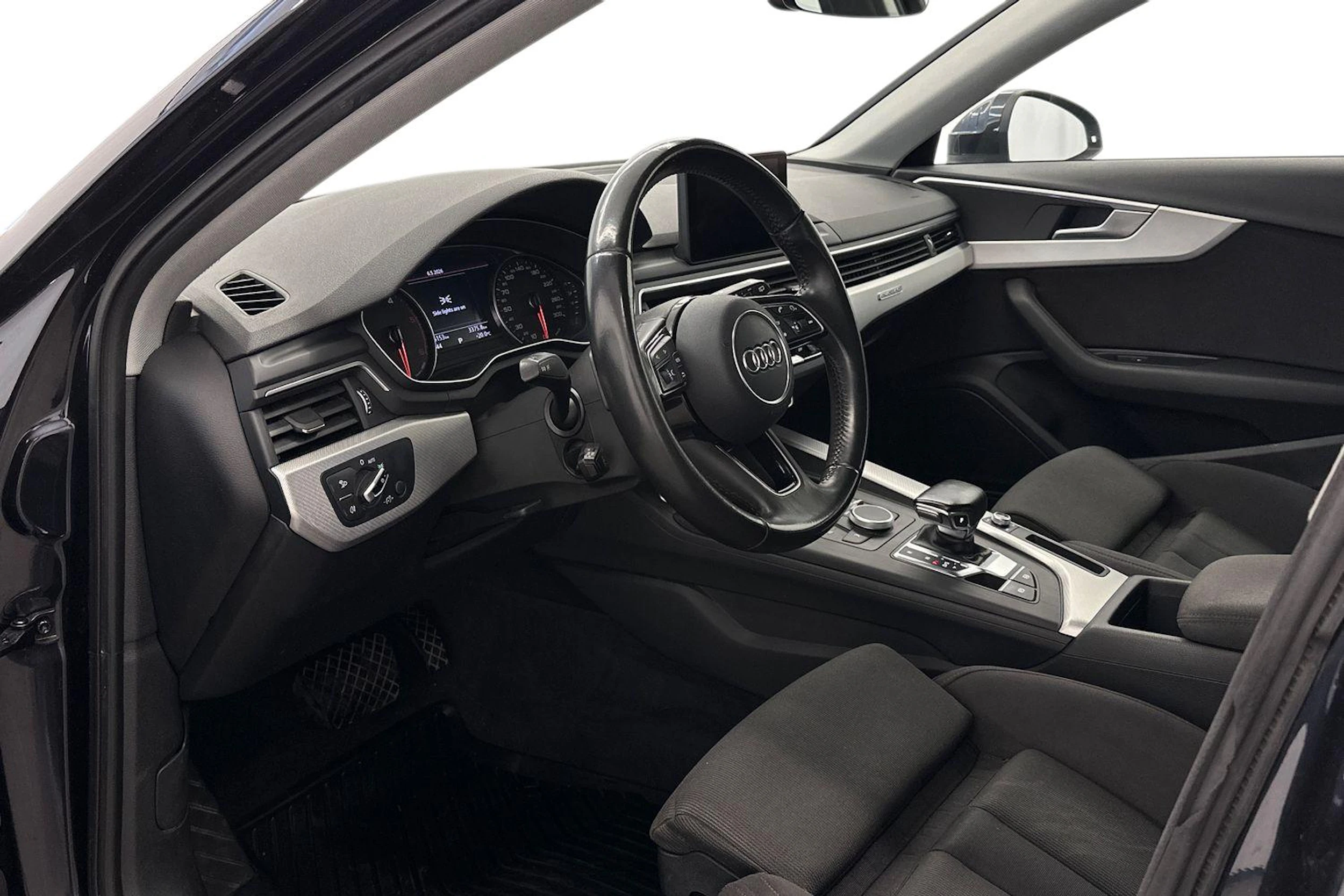 sininen Audi A4 2017 kuva 6.