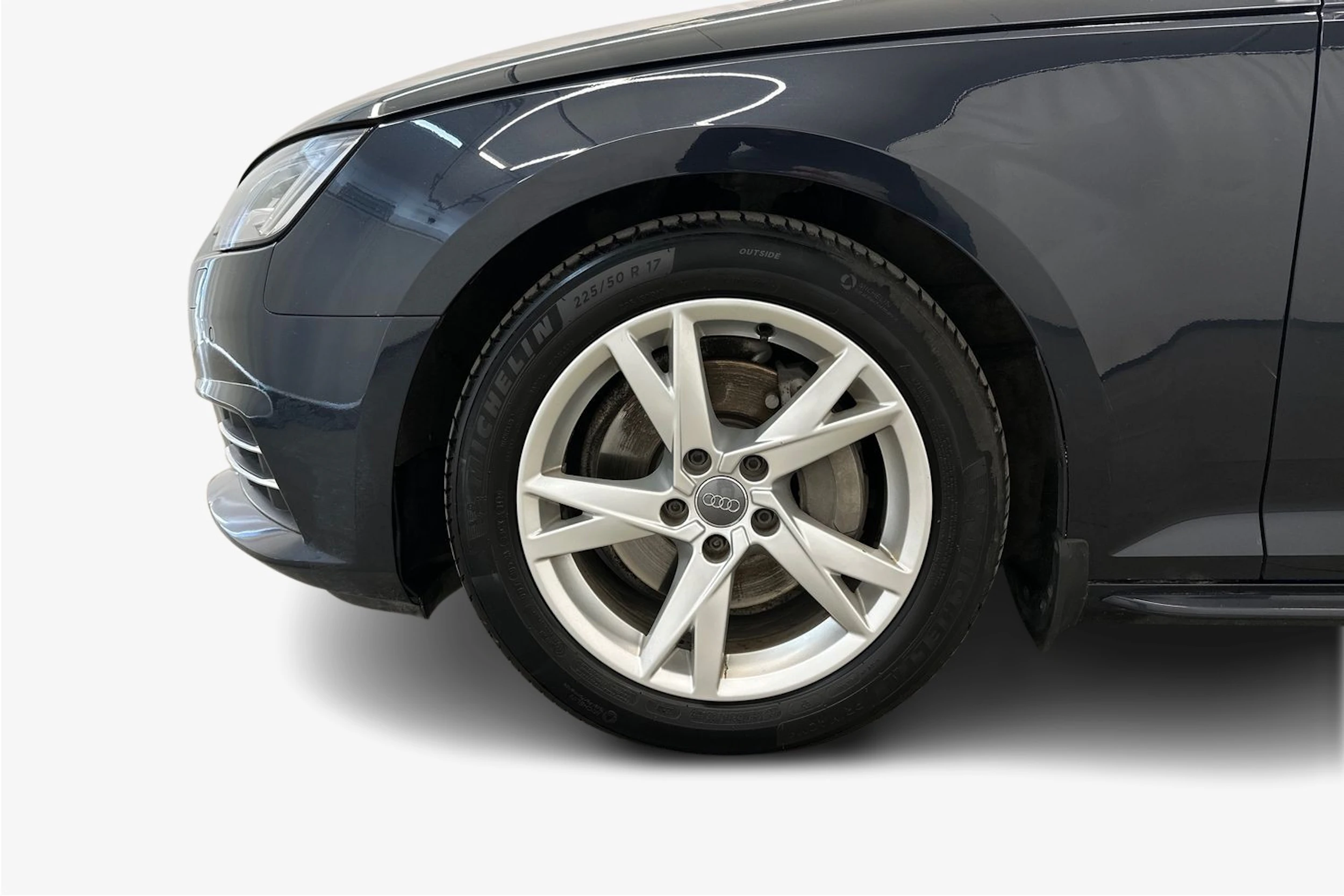 sininen Audi A4 2017 kuva 9.