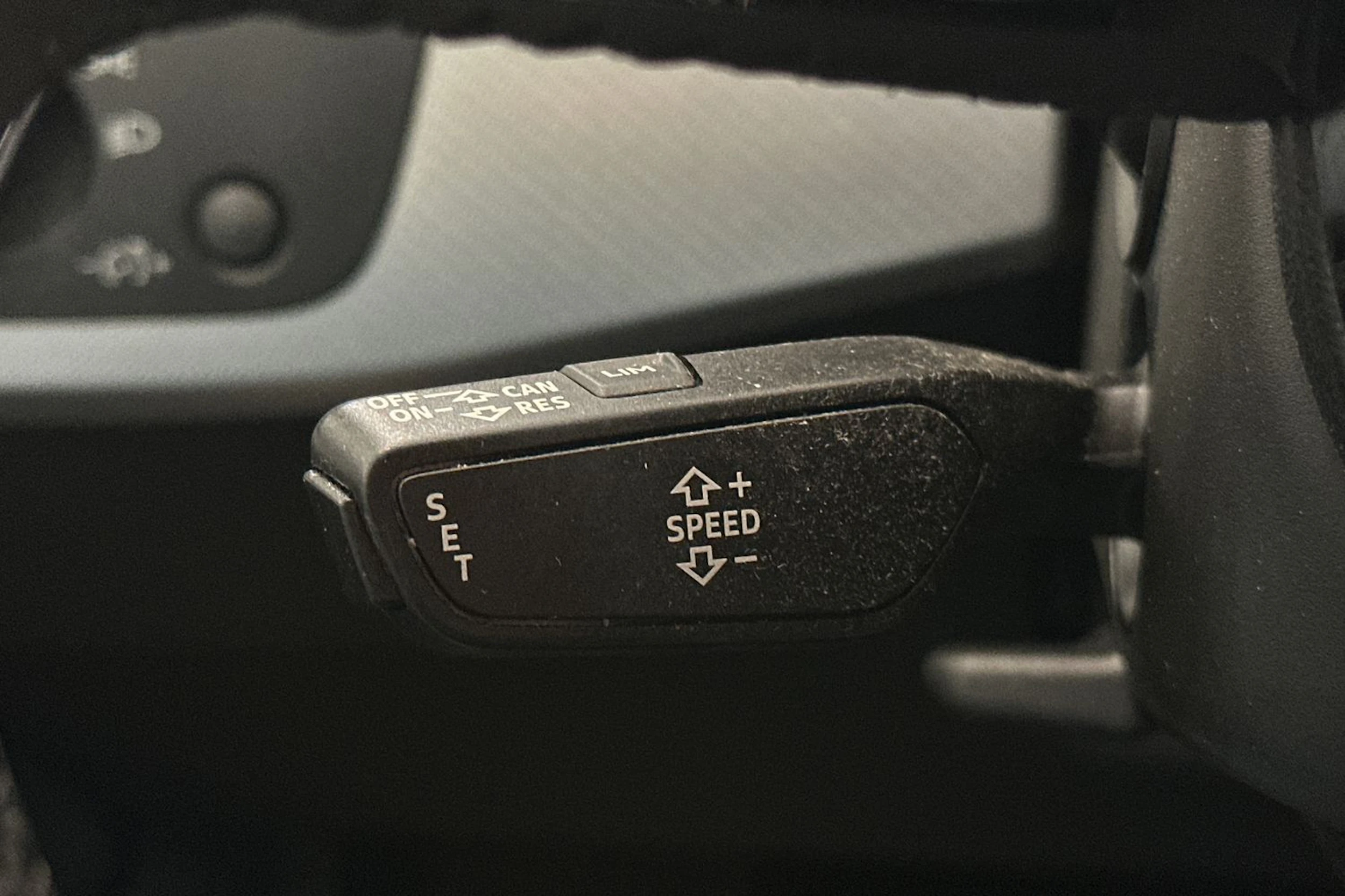 sininen Audi A4 2017 kuva 13.
