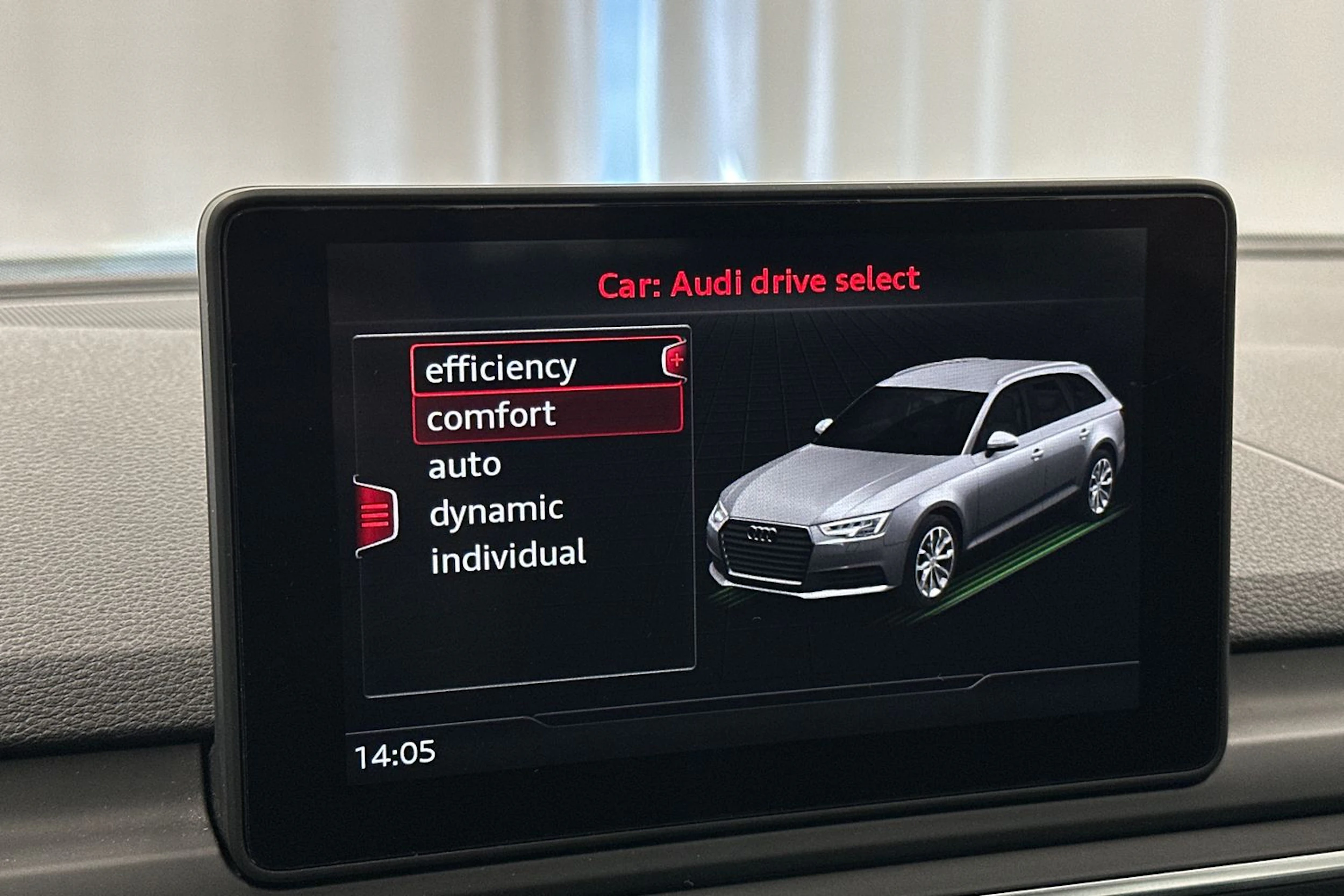 sininen Audi A4 2017 kuva 14.