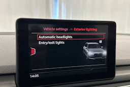 sininen Audi A4 2017 kuva 15.
