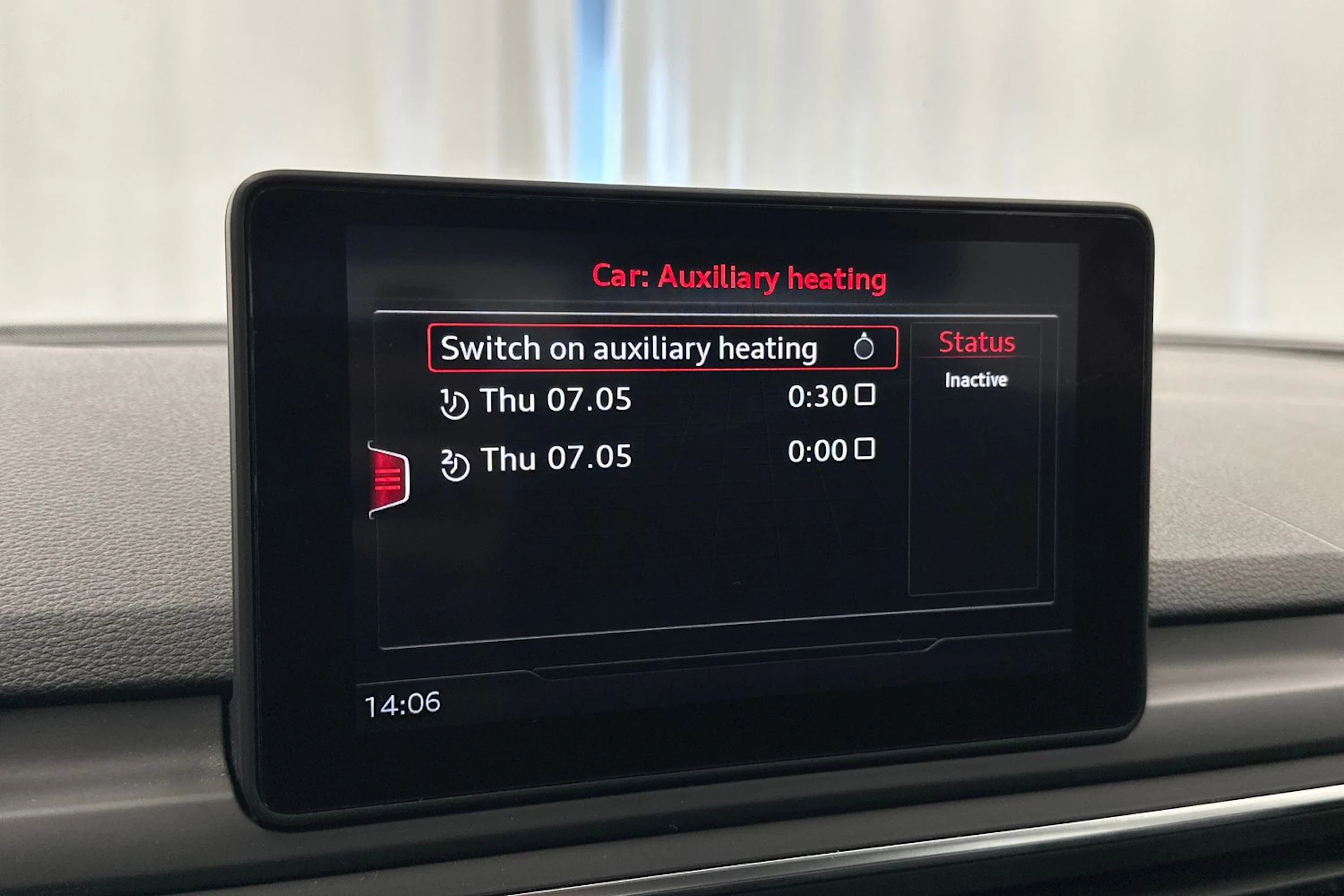 sininen Audi A4 2017 kuva 17.