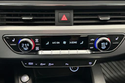 sininen Audi A4 2017 kuva 19.