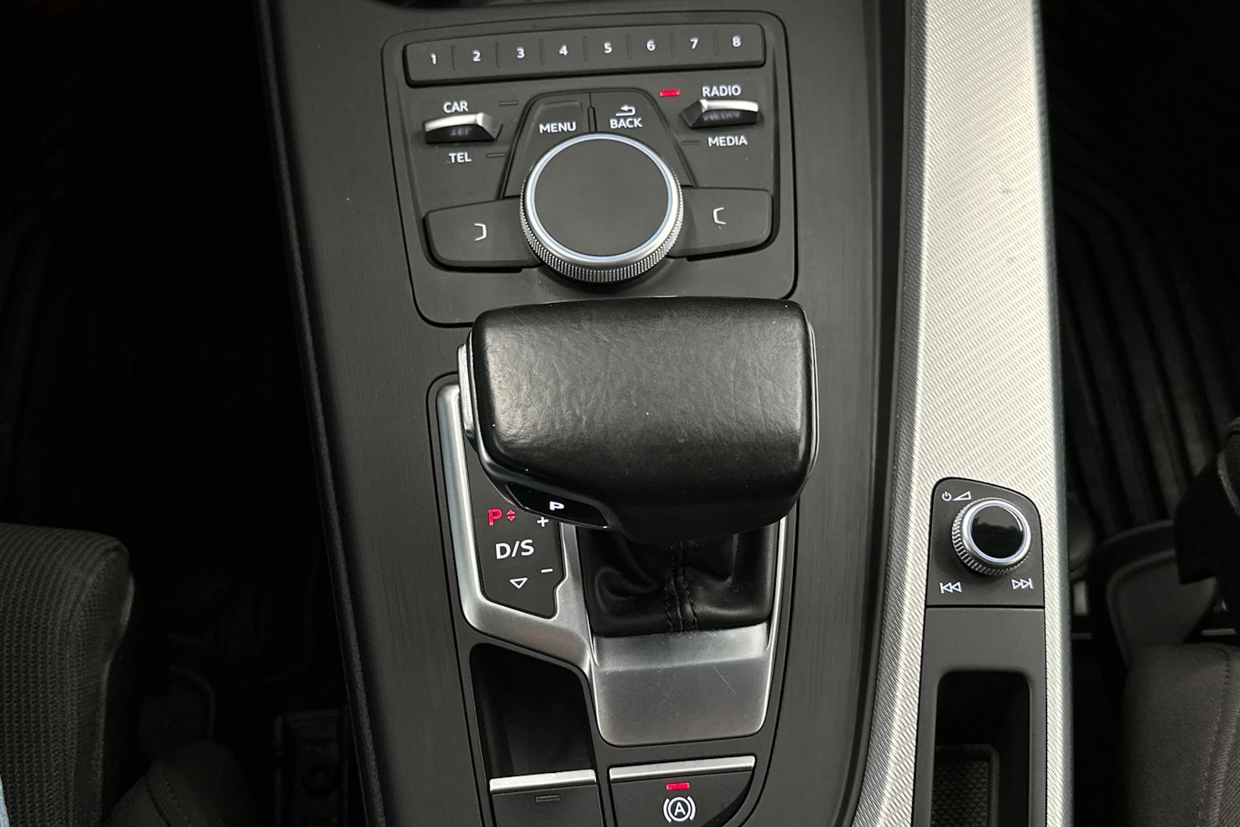 sininen Audi A4 2017 kuva 20.