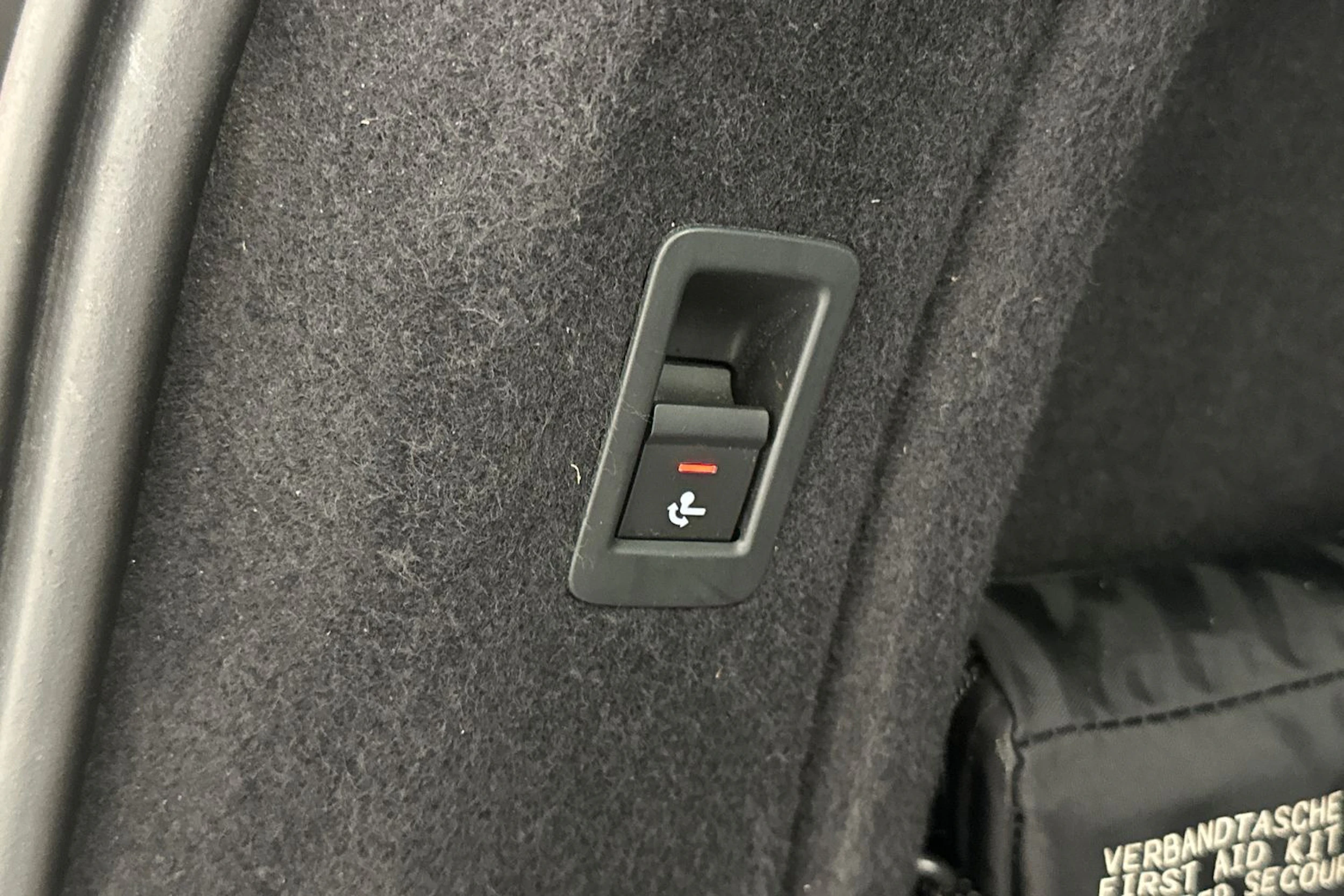 sininen Audi A4 2017 kuva 23.