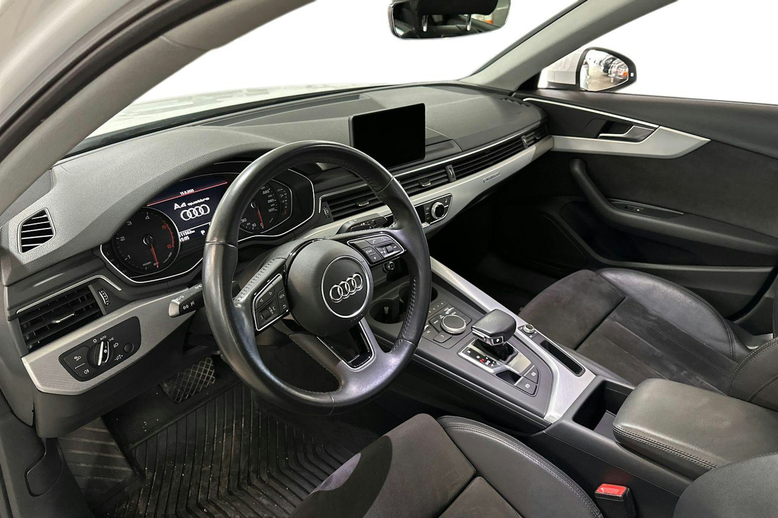 Valkoinen Audi A4 2017 kuva 3.