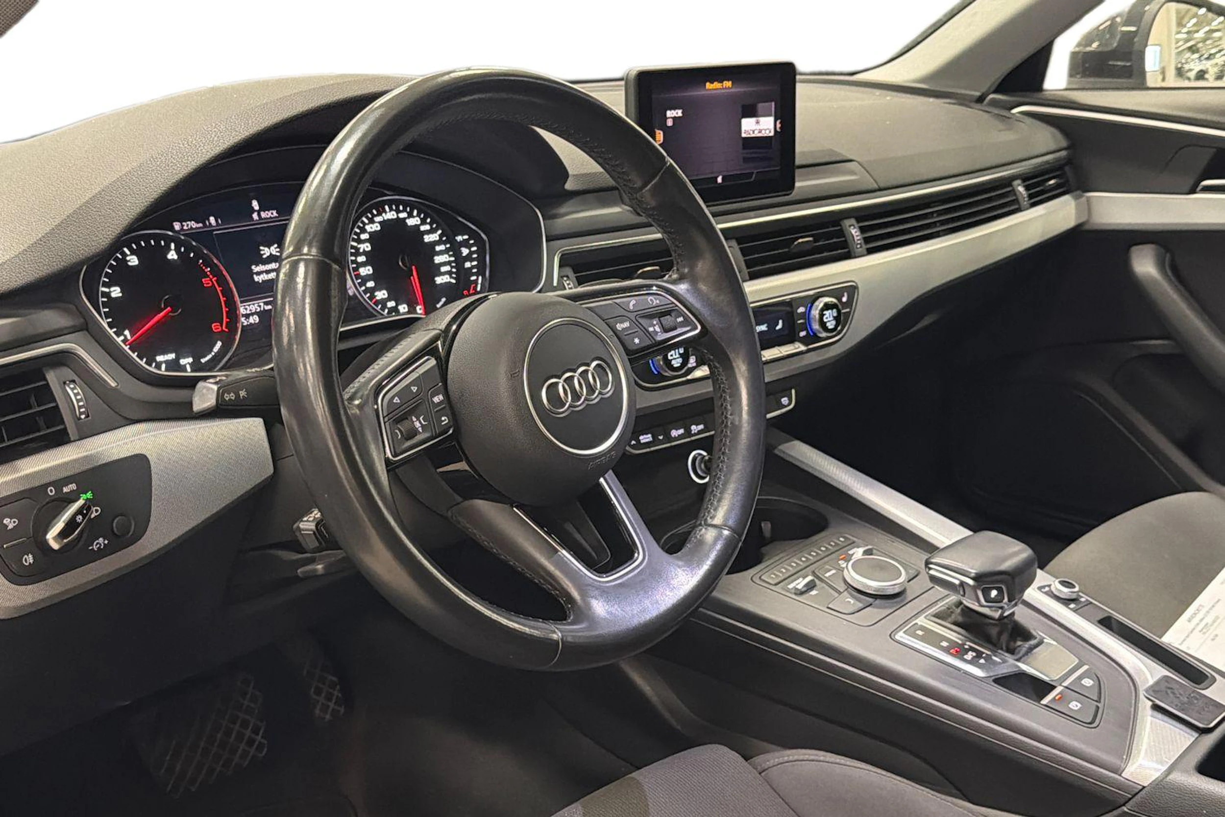 musta Audi A4 2017 kuva 3.