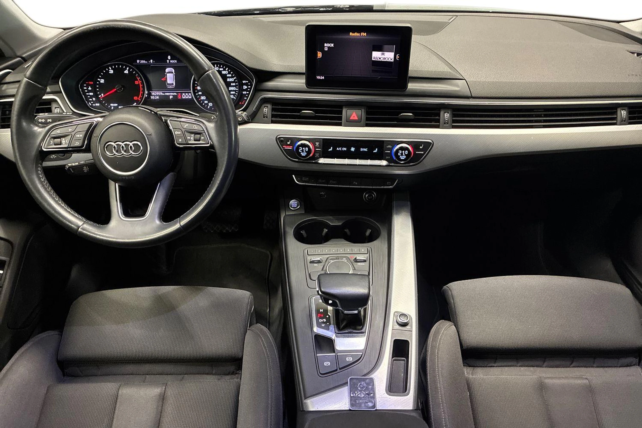 musta Audi A4 2018 kuva 7.