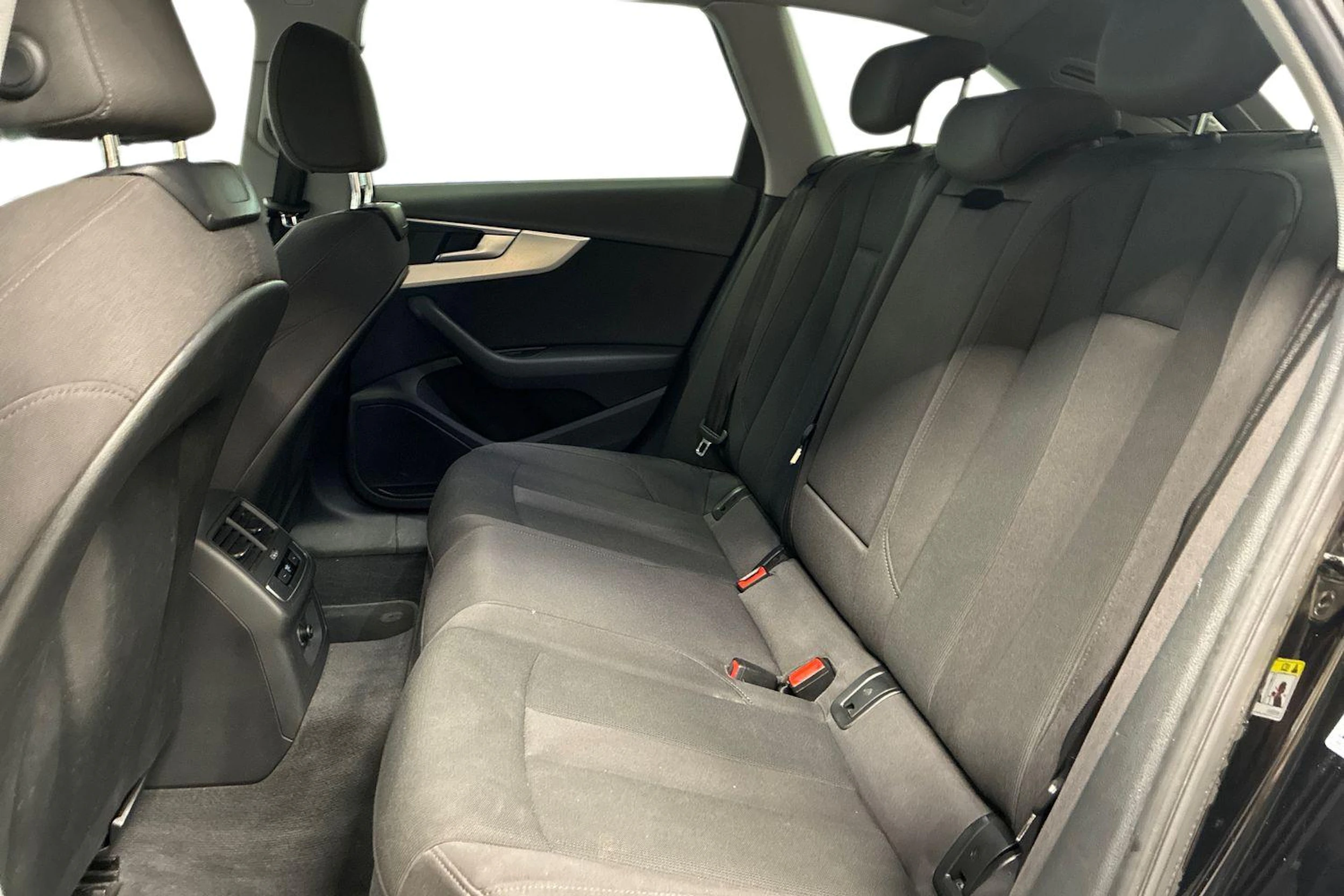 musta Audi A4 2018 kuva 8.