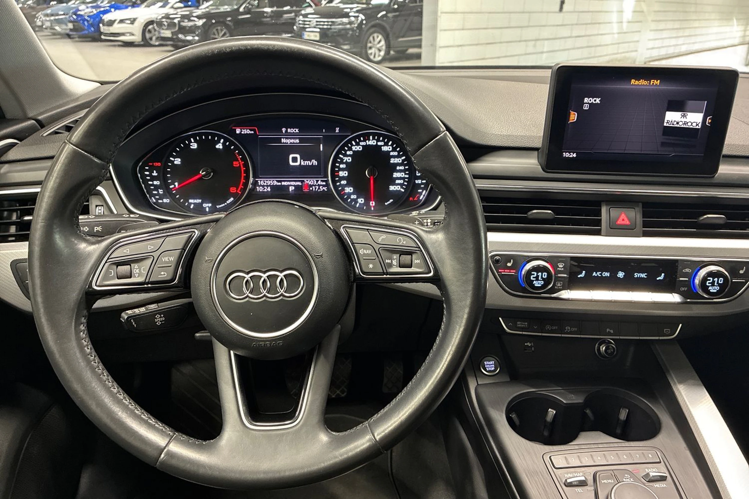 musta Audi A4 2018 kuva 11.