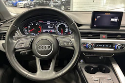 musta Audi A4 2018 kuva 11.