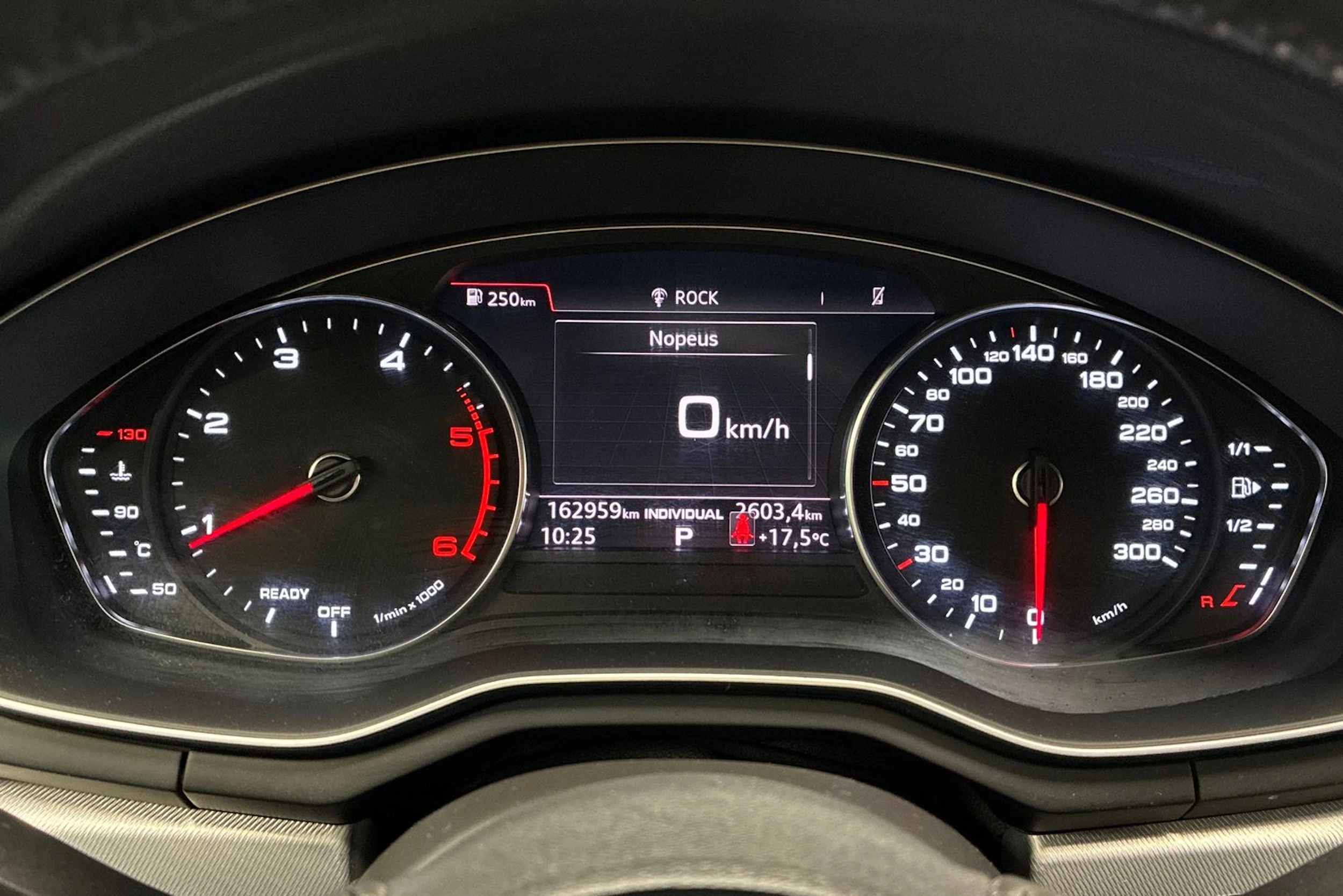 musta Audi A4 2018 kuva 12.
