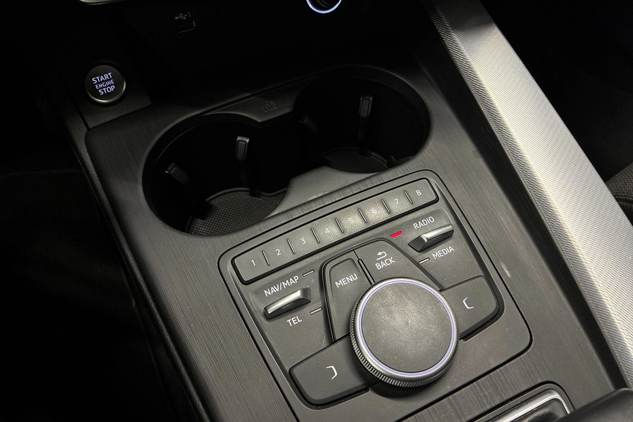 musta Audi A4 2018 kuva 19.
