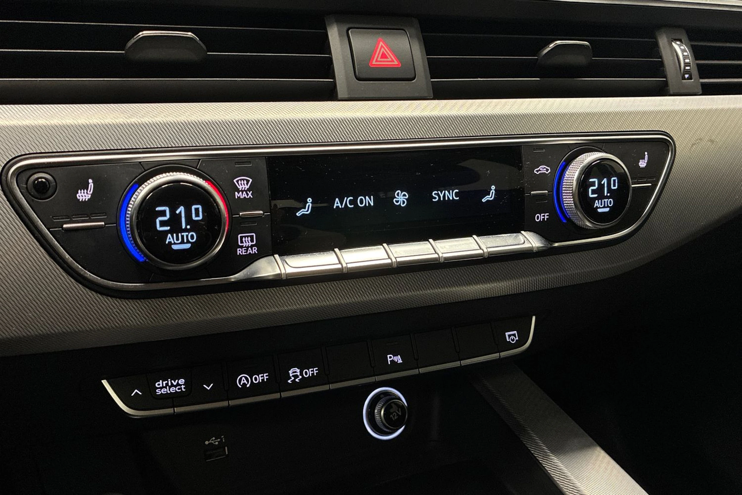 musta Audi A4 2018 kuva 20.