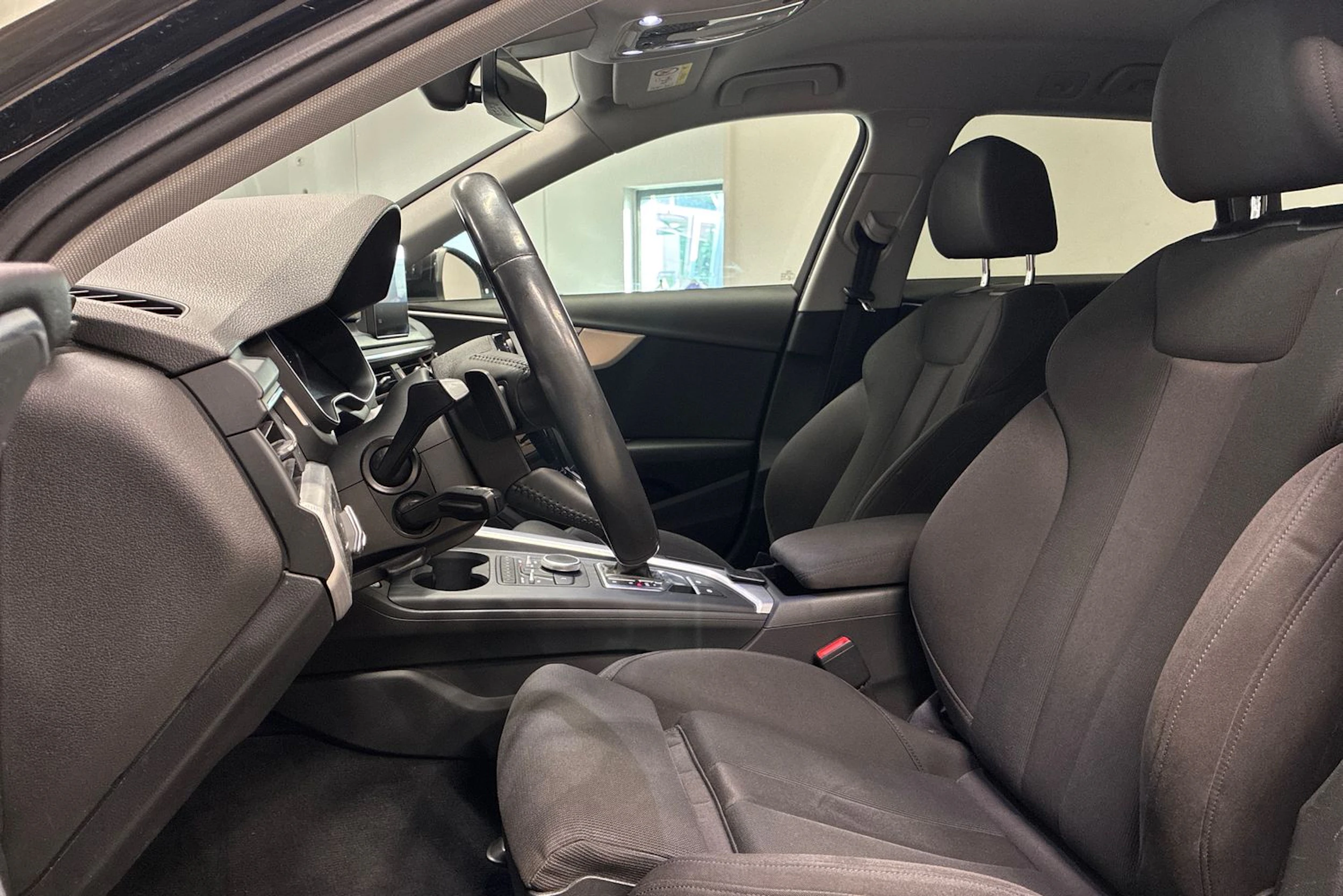 musta Audi A4 2018 kuva 23.