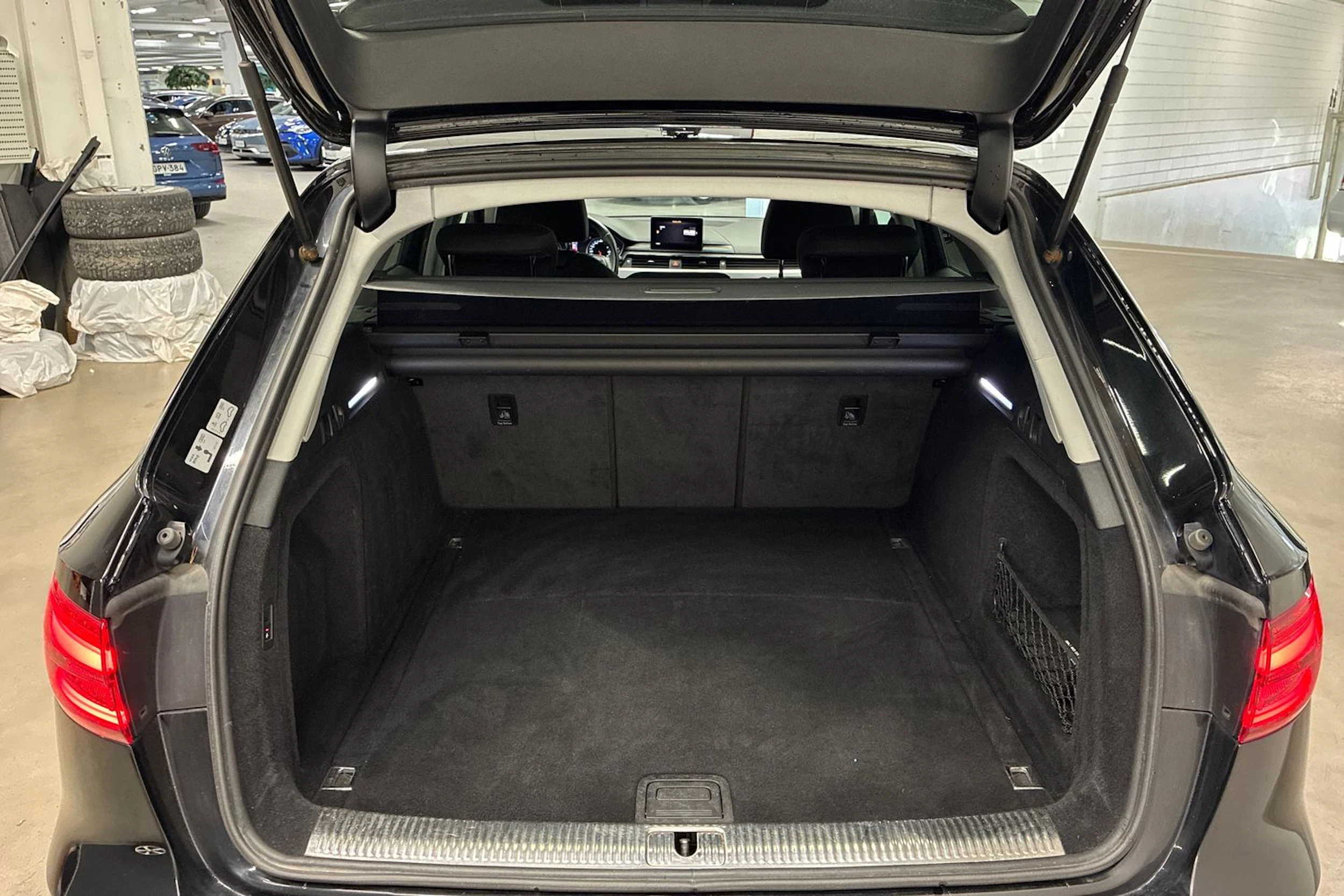musta Audi A4 2018 kuva 25.