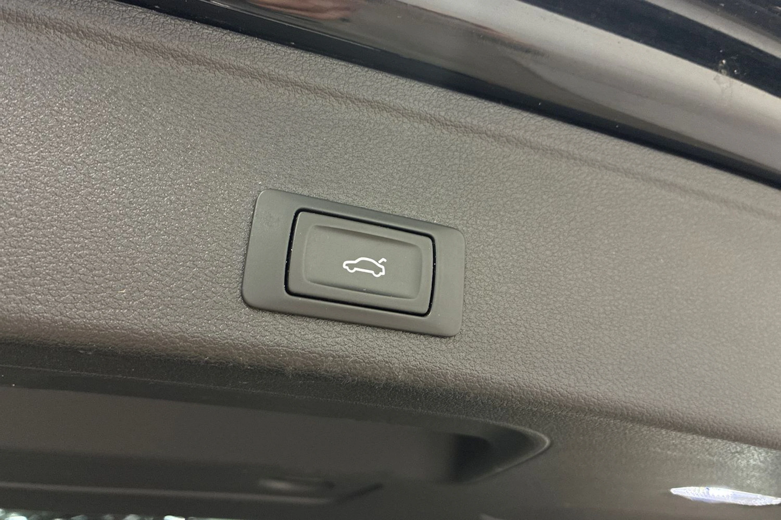 musta Audi A4 2018 kuva 28.