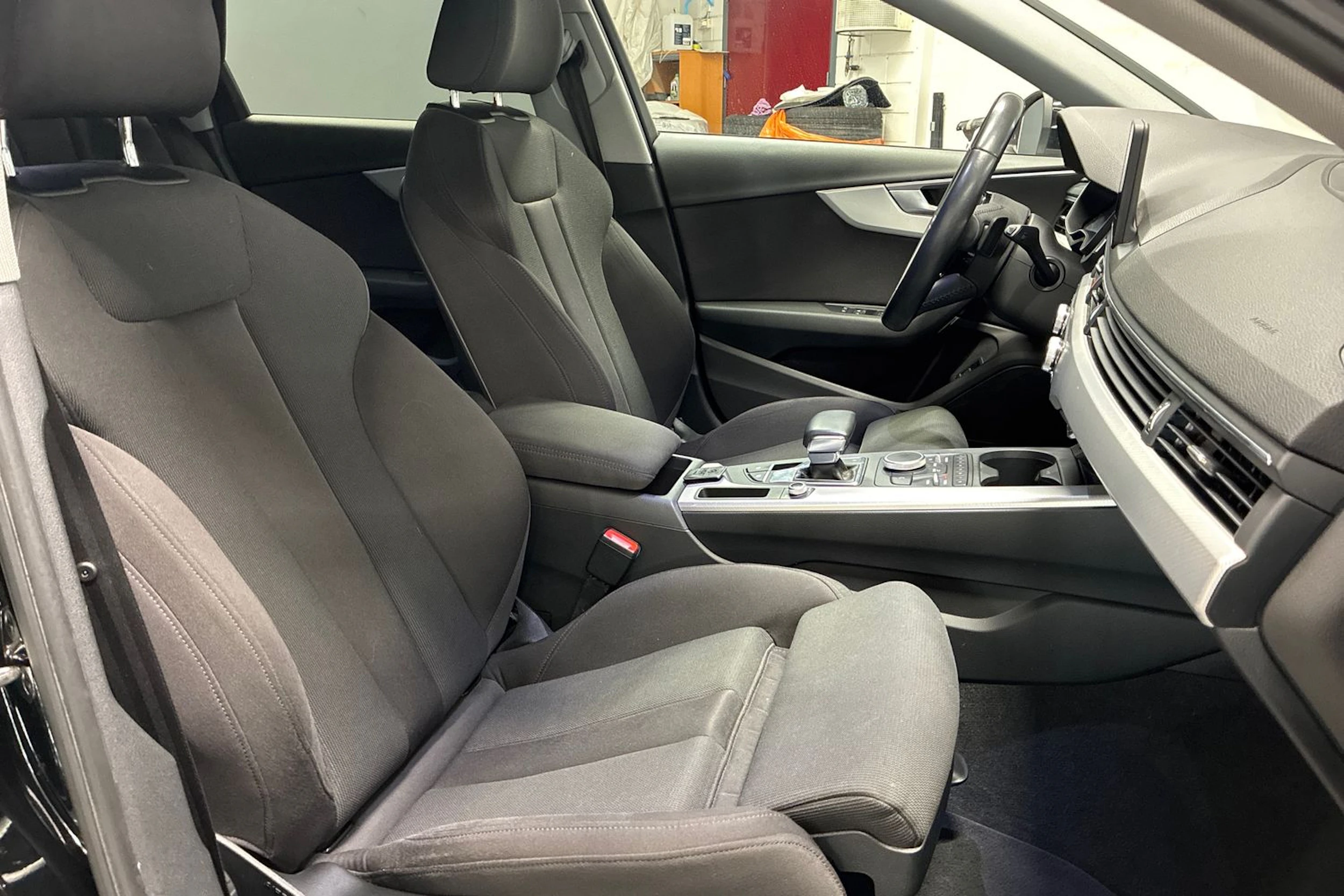 musta Audi A4 2018 kuva 29.