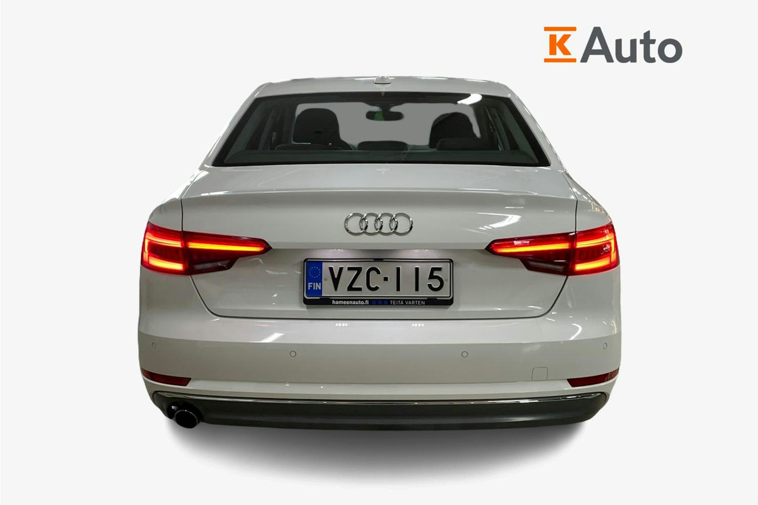 Valkoinen Audi A4 2017 kuva 3.