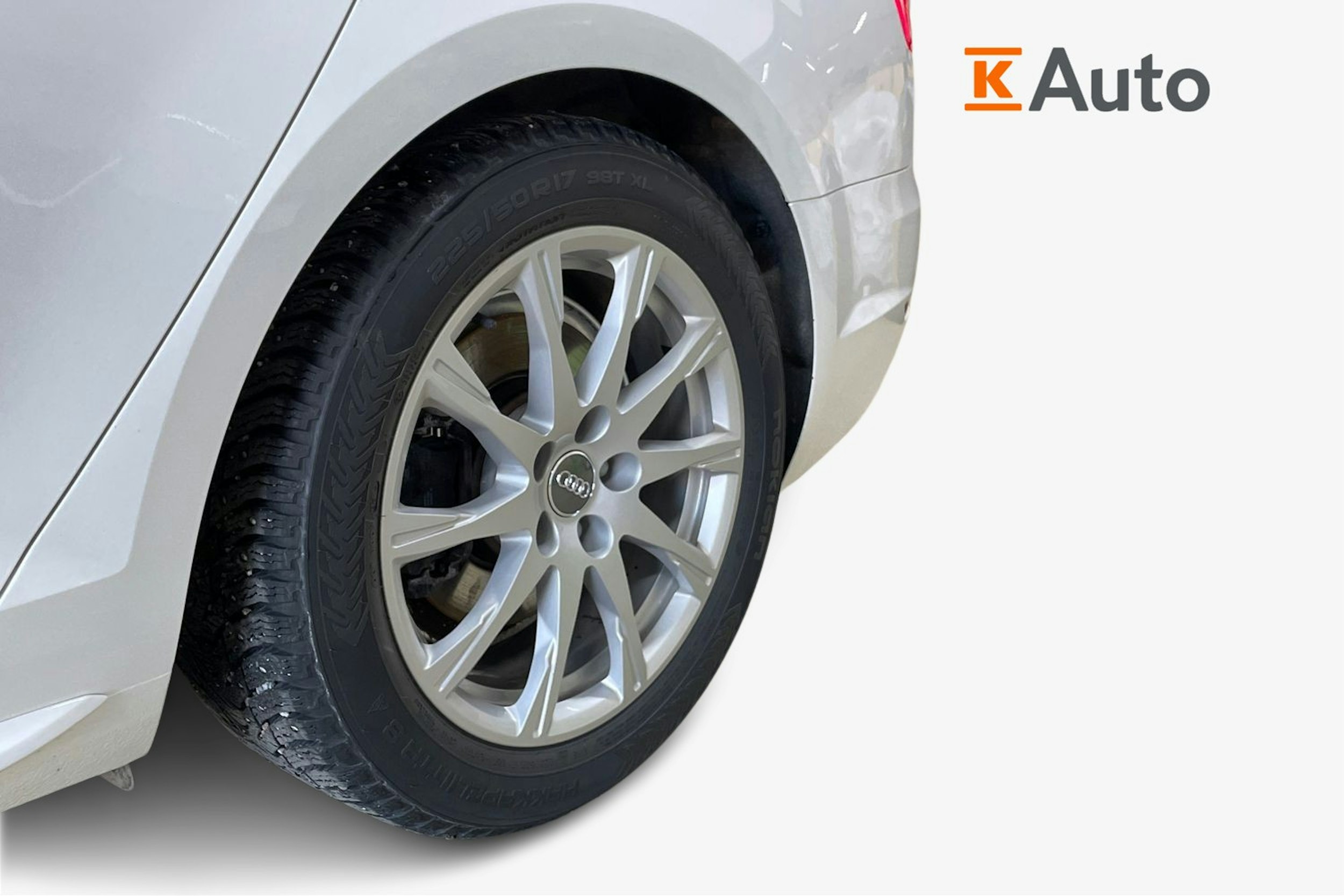 Valkoinen Audi A4 2017 kuva 9.