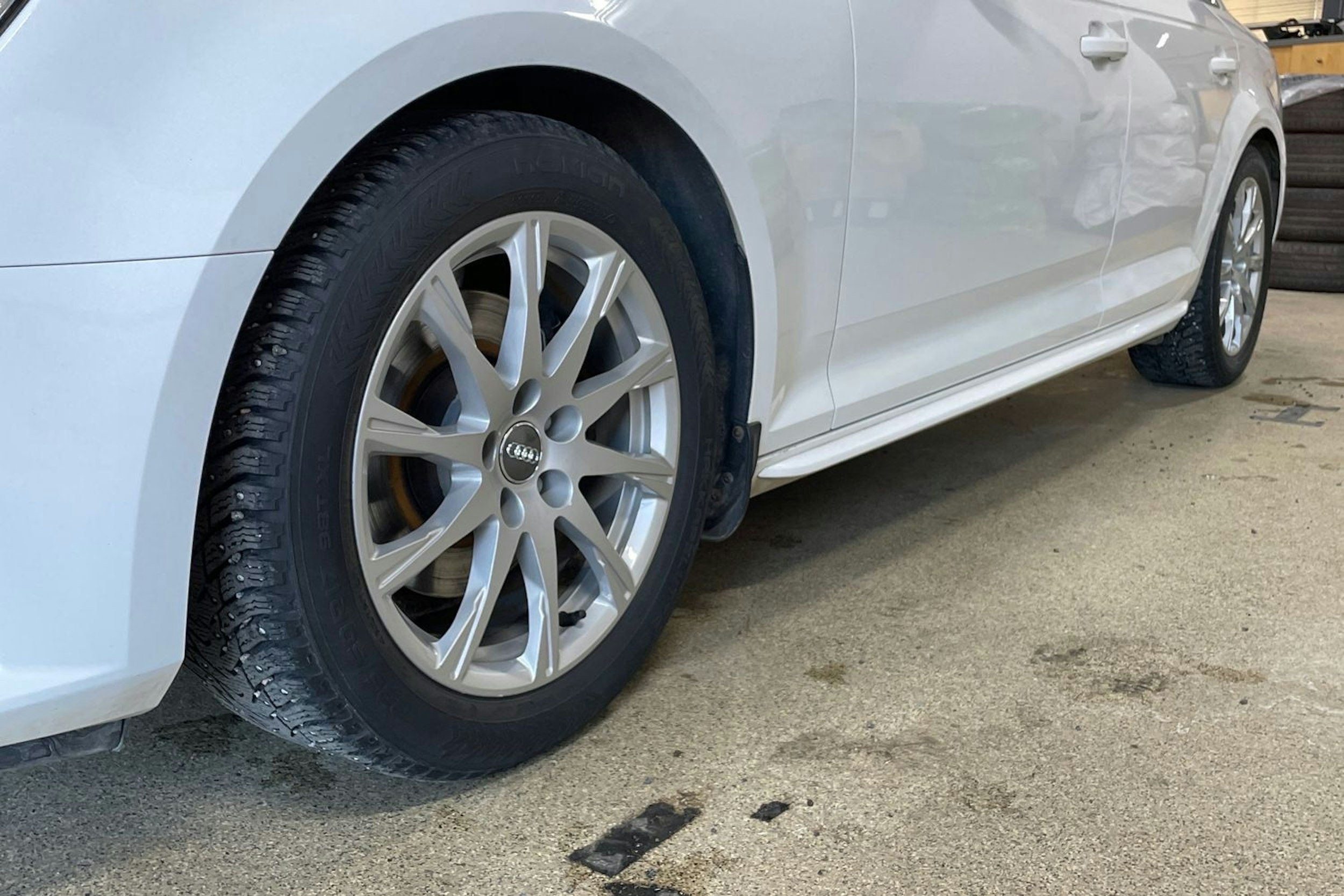 Valkoinen Audi A4 2017 kuva 10.