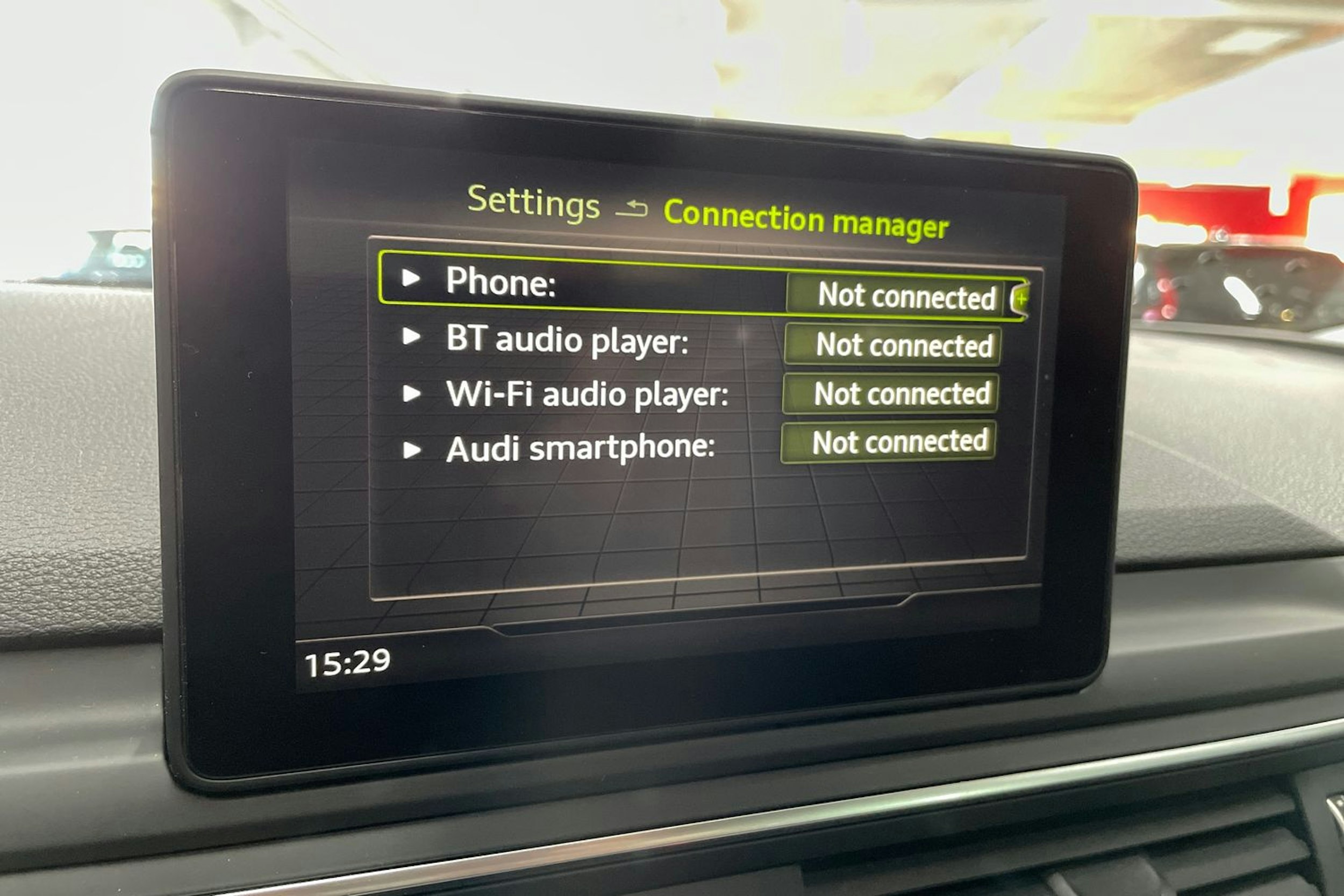 Valkoinen Audi A4 2017 kuva 11.