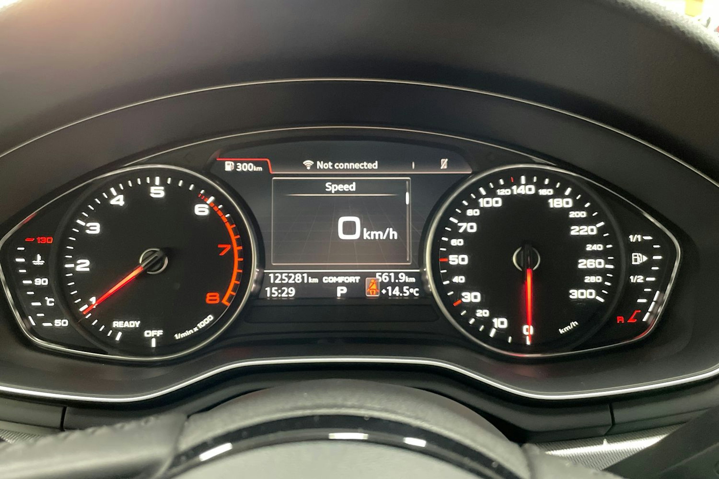 Valkoinen Audi A4 2017 kuva 12.