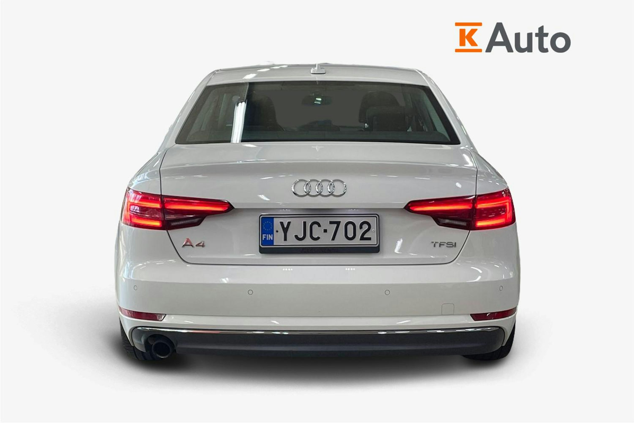 Valkoinen Audi A4 2017 kuva 3.
