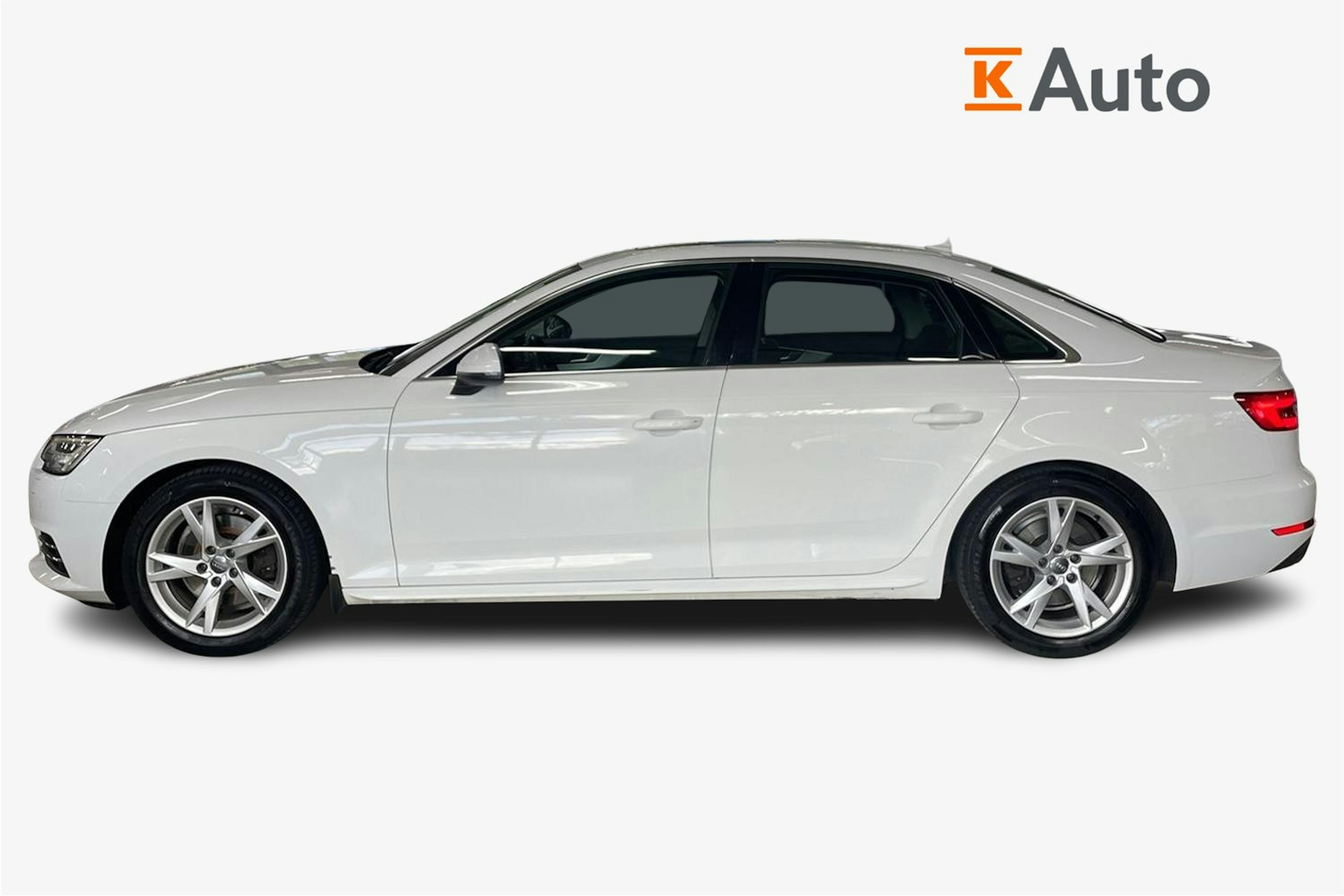 Valkoinen Audi A4 2017 kuva 6.