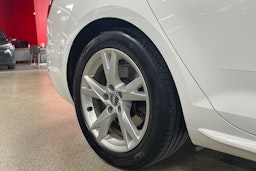Valkoinen Audi A4 2017 kuva 13.