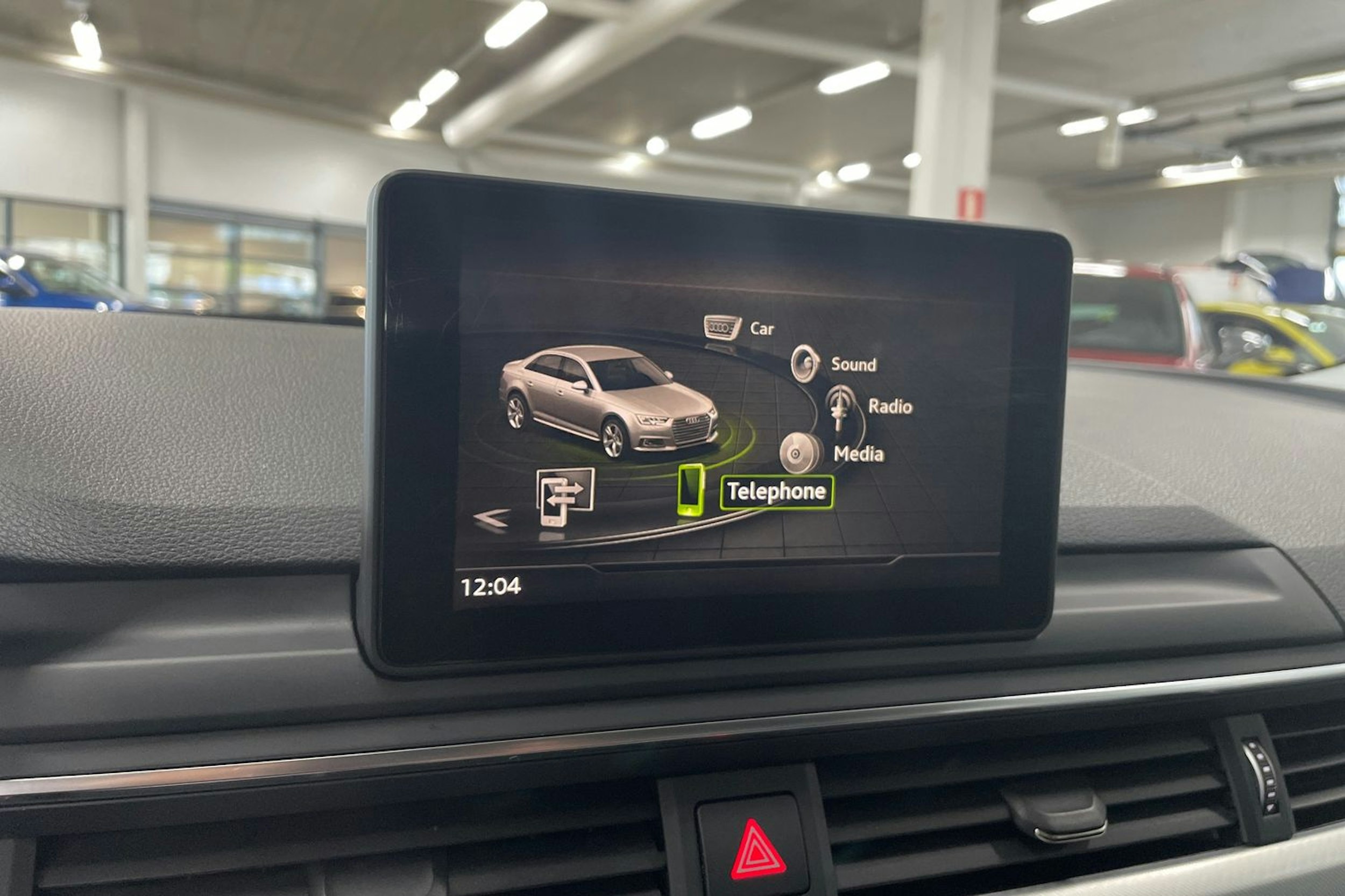 Valkoinen Audi A4 2017 kuva 17.