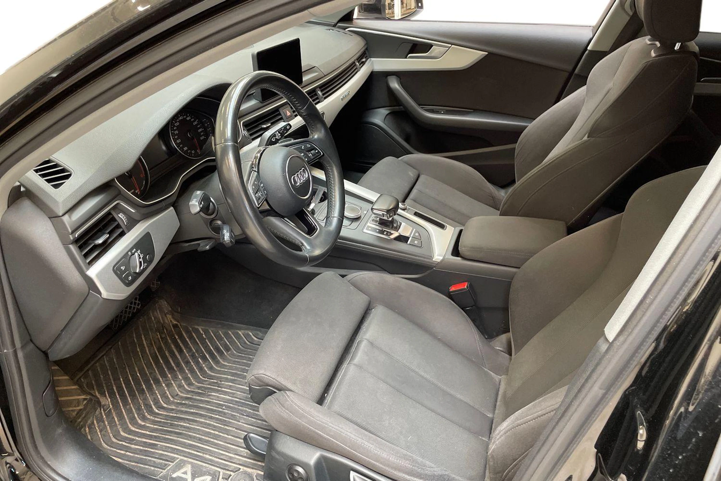 musta Audi A4 2017 kuva 3.