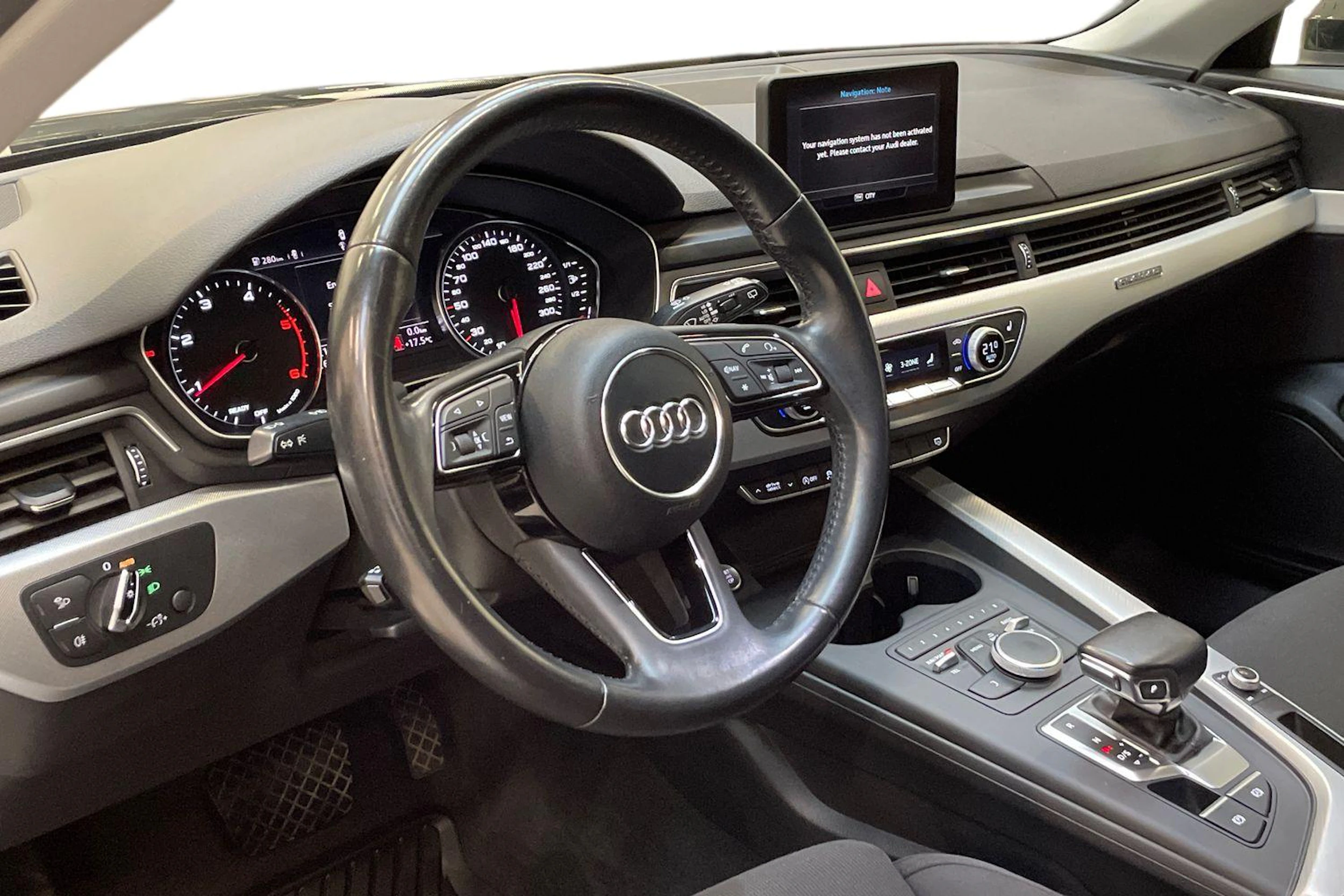 musta Audi A4 2017 kuva 7.