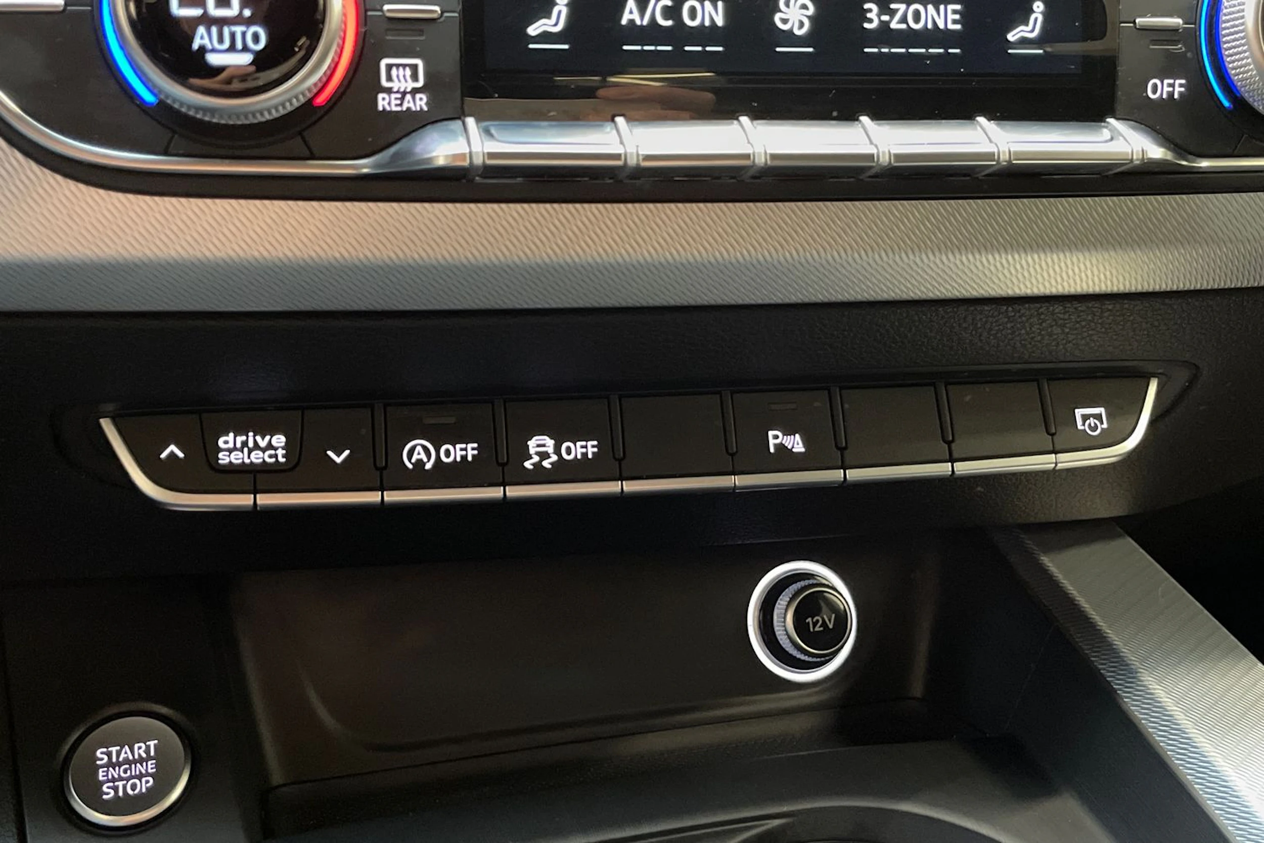 musta Audi A4 2017 kuva 25.