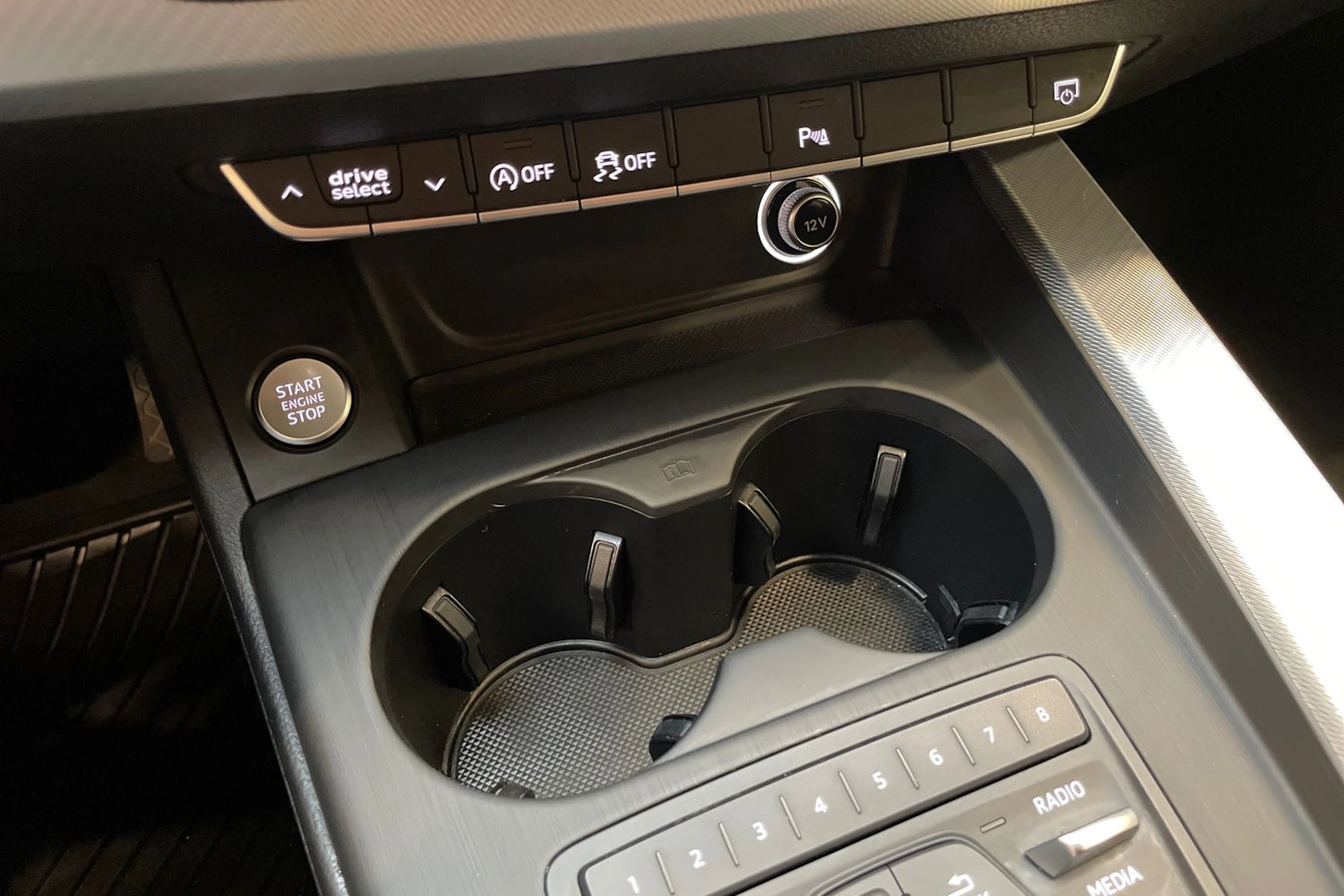 musta Audi A4 2017 kuva 26.