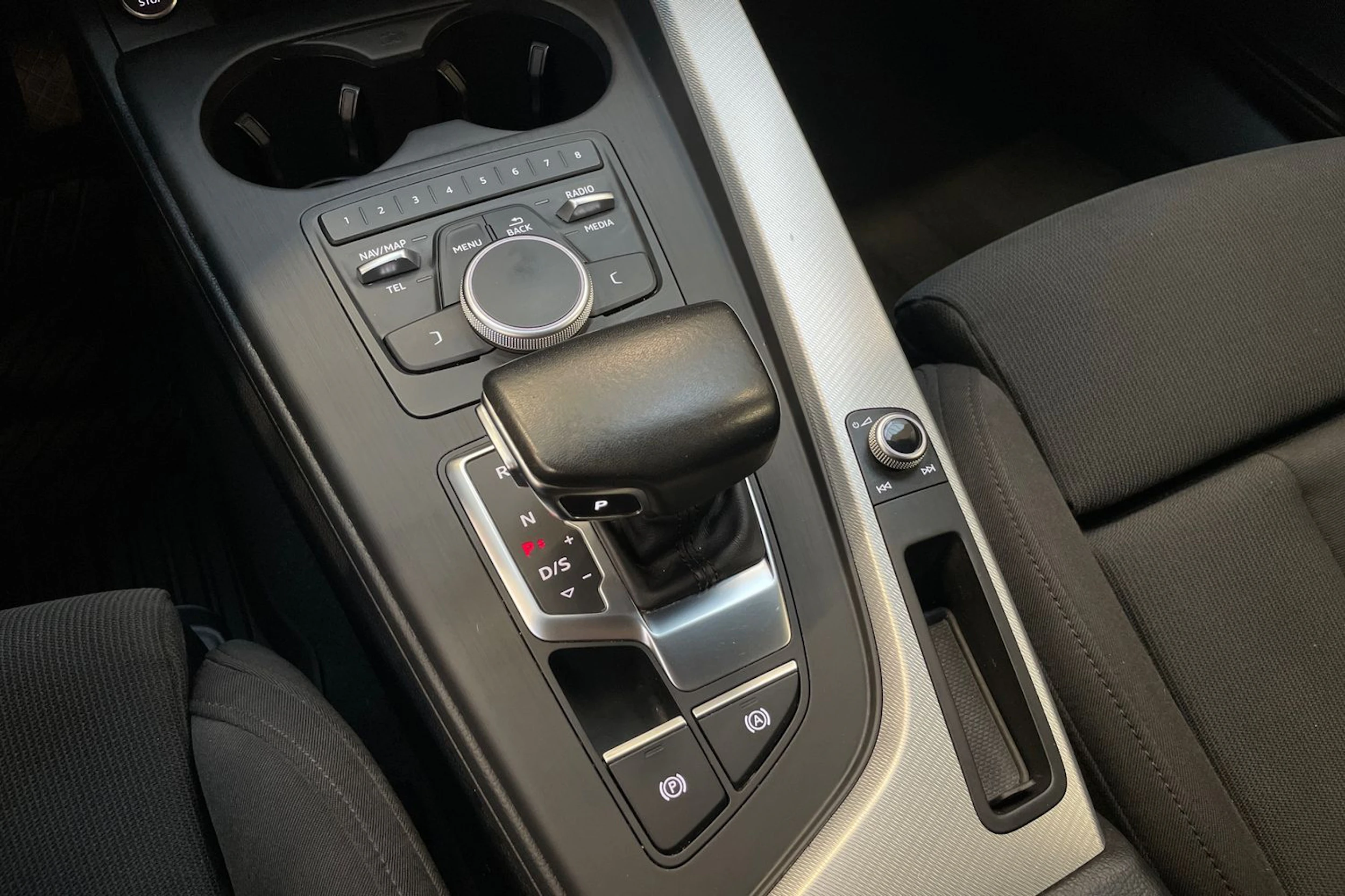 musta Audi A4 2017 kuva 27.