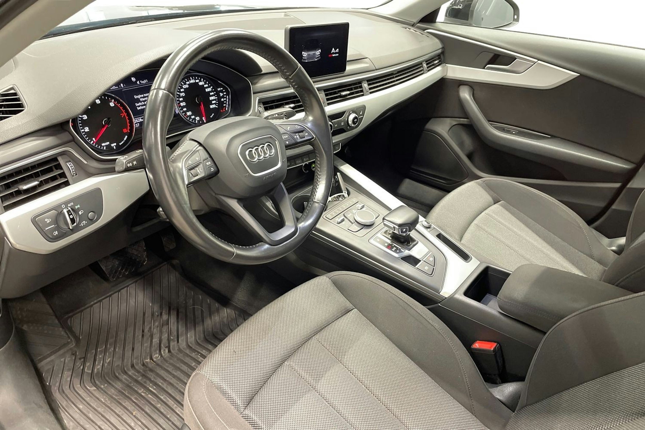 Musta Audi A4 2017 kuva 7.