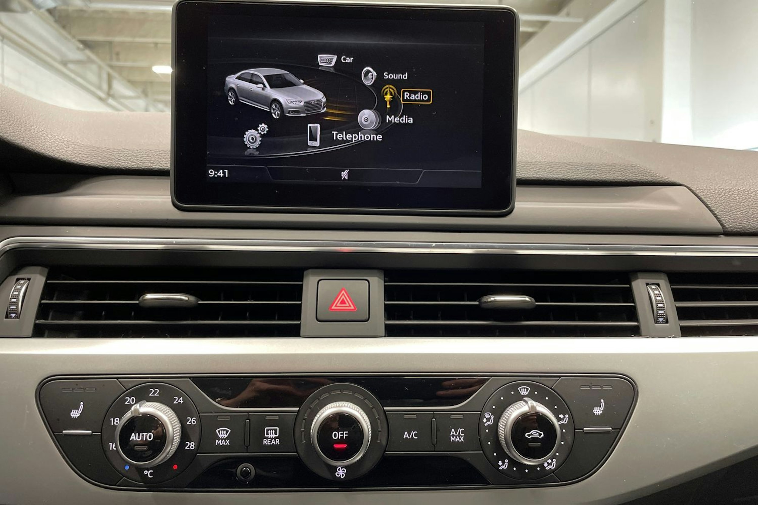 Musta Audi A4 2017 kuva 17.