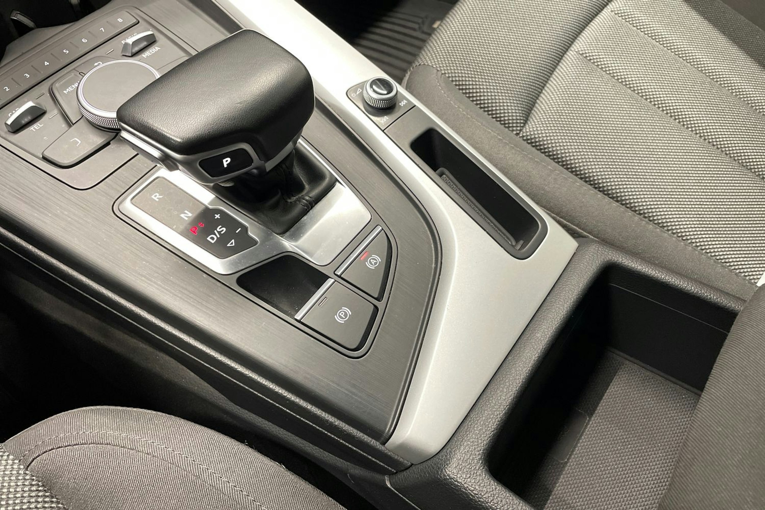 Musta Audi A4 2017 kuva 20.