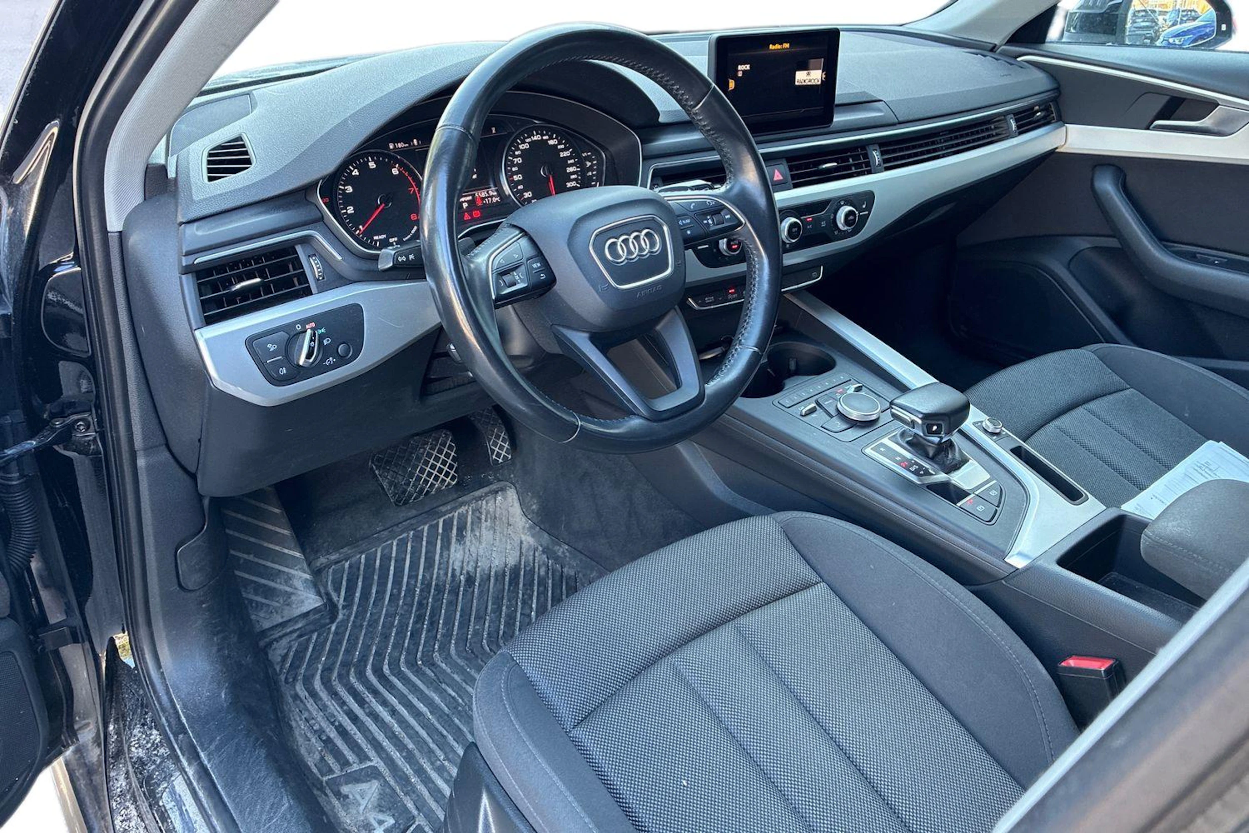 musta Audi A4 2017 kuva 3.