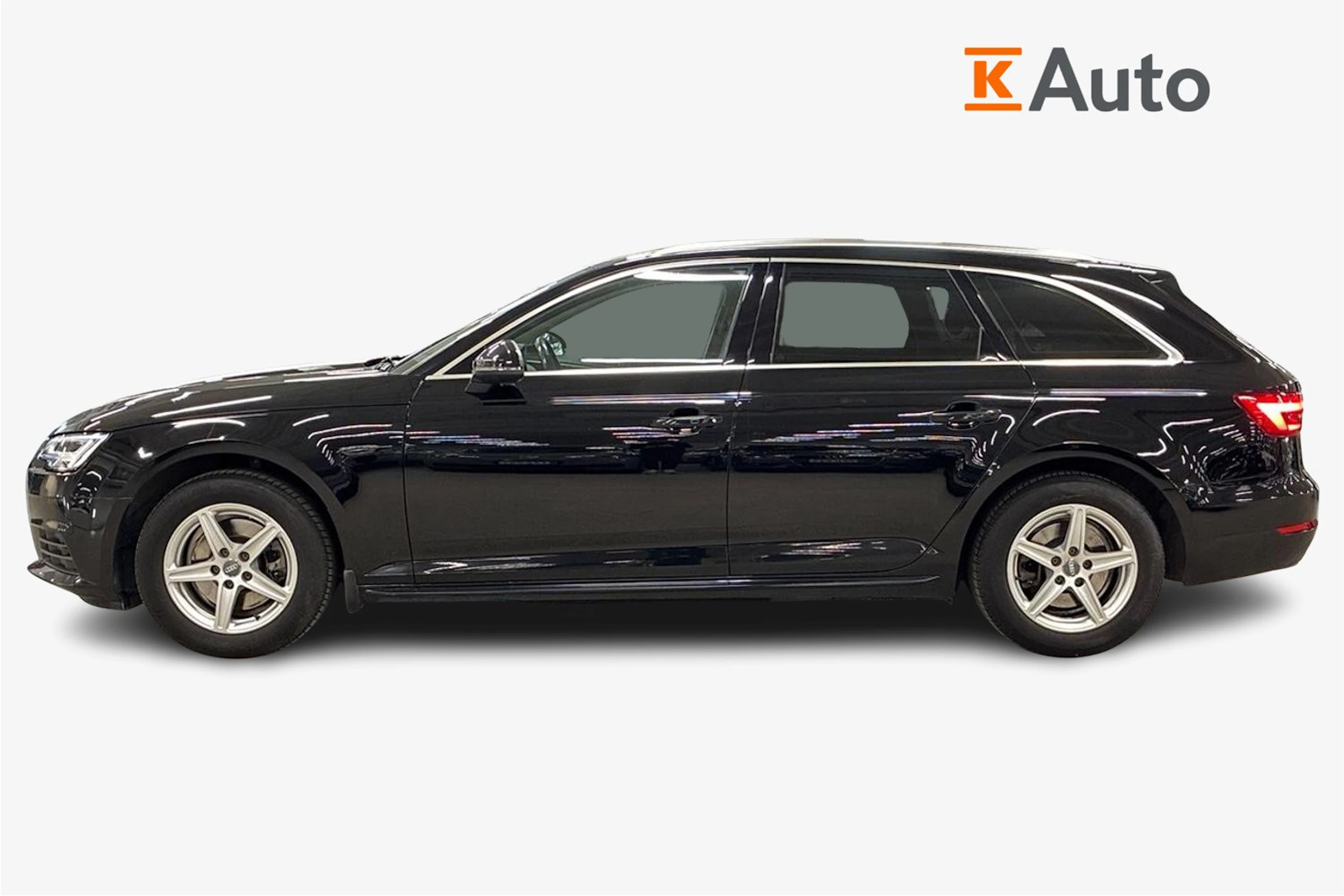 musta Audi A4 2017 kuva 5.