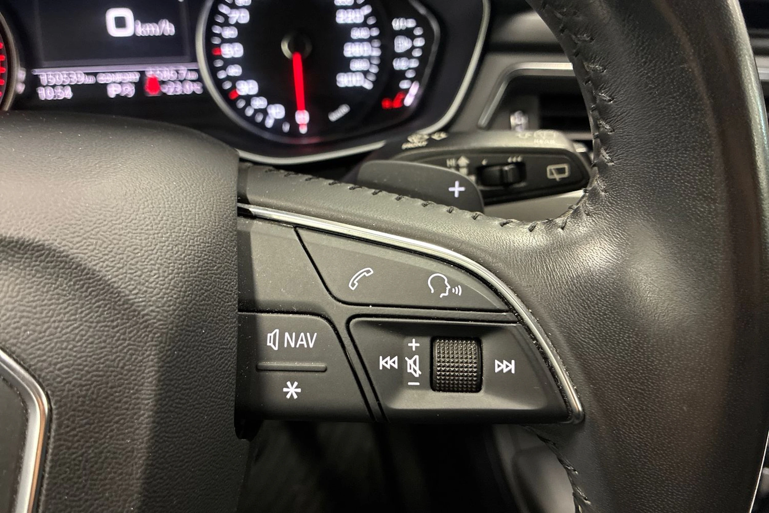 musta Audi A4 2017 kuva 14.