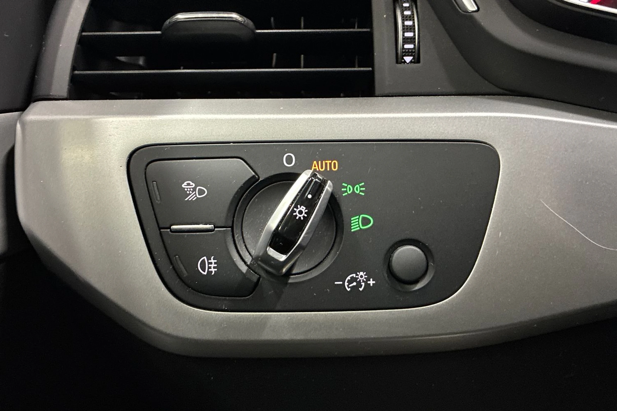 musta Audi A4 2017 kuva 16.